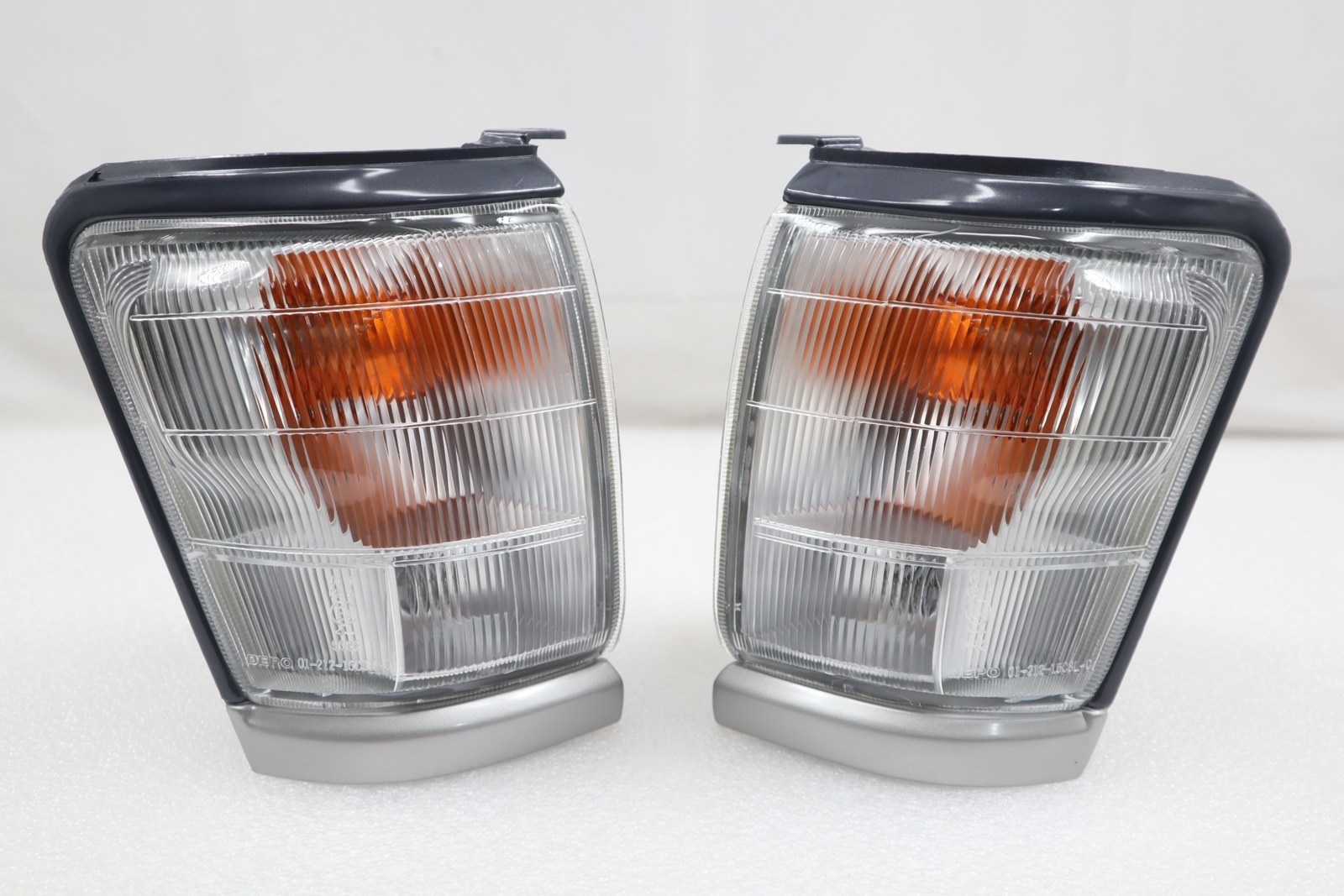 Pair Front Turn Signal Corner Lights Chrome Fits~Toyota Hilux LN145 1997~2001 Pair Front Turn Signal Corner Lights Chrome Fits~Toyota Hilux LN145 1997~2001