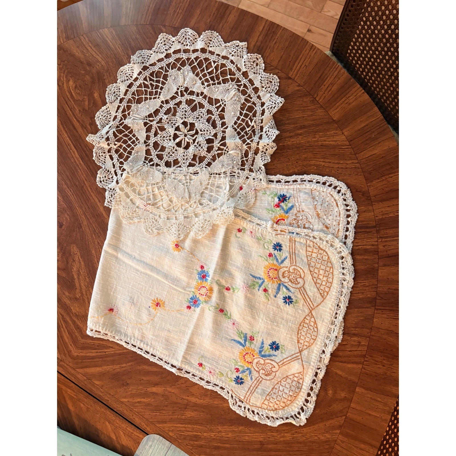 Vintage Embroidered Floral Table Runner Scarf and Crochet Lace Doily Set Cream