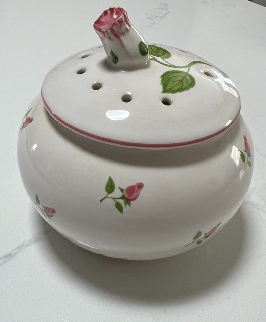 Vintage Teleflora Potpourri pot with lid Pink Roses Cottage Made in Portugal NEW Vintage Teleflora Potpourri pot with lid Pink Roses Cottage Made in Portugal NEW