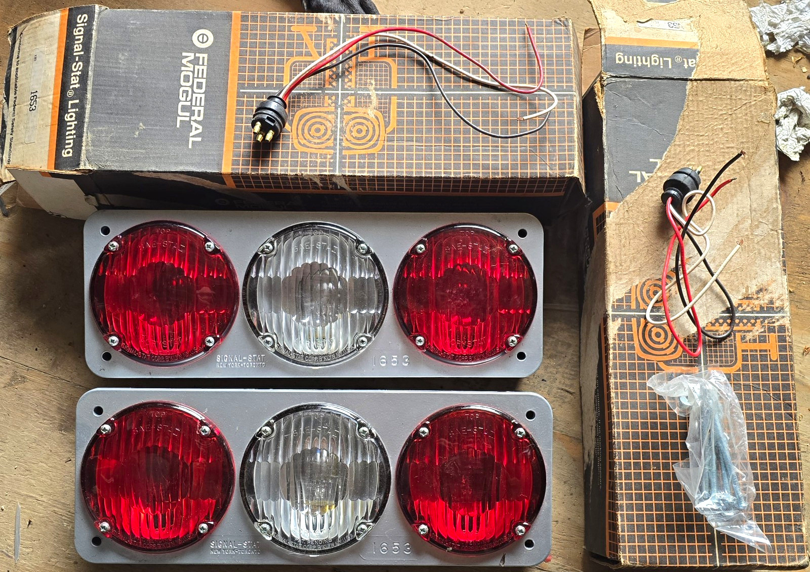 Vintage NOS Signal-Stat 1653 3-Lamp Module Tail Lights Pair Matching Kit In Box