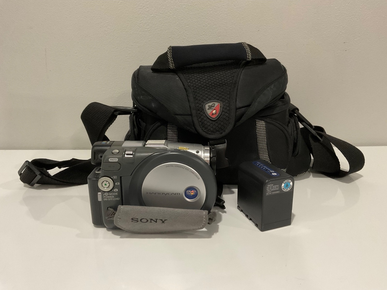 Sony Handycam DCR-DVD201 Digital Disc Camcorder | TESTED & WORKS No charger
