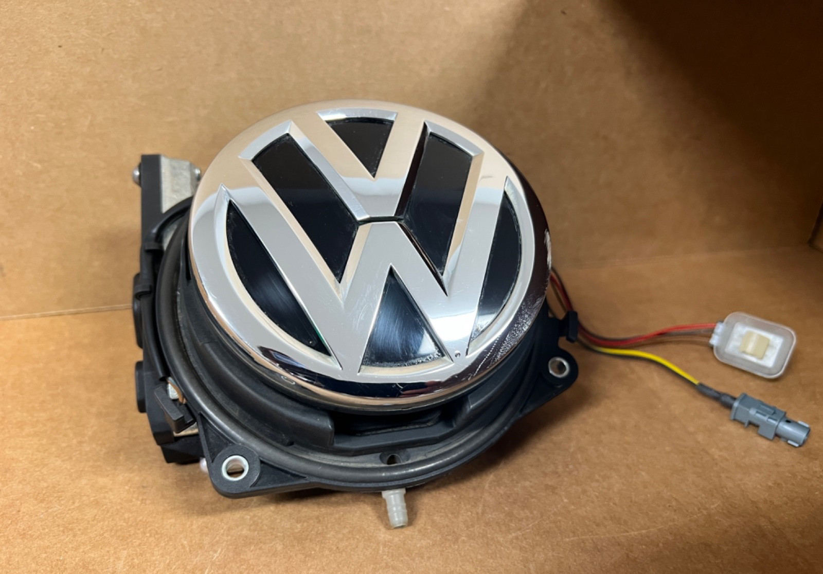 OEM 2015-2021 Volkswagen Golf GTI Rear Trunk Lock Actuator 5GM827469JFOD OEM 2015-2021 Volkswagen Golf GTI Rear Trunk Lock Actuator 5GM827469JFOD