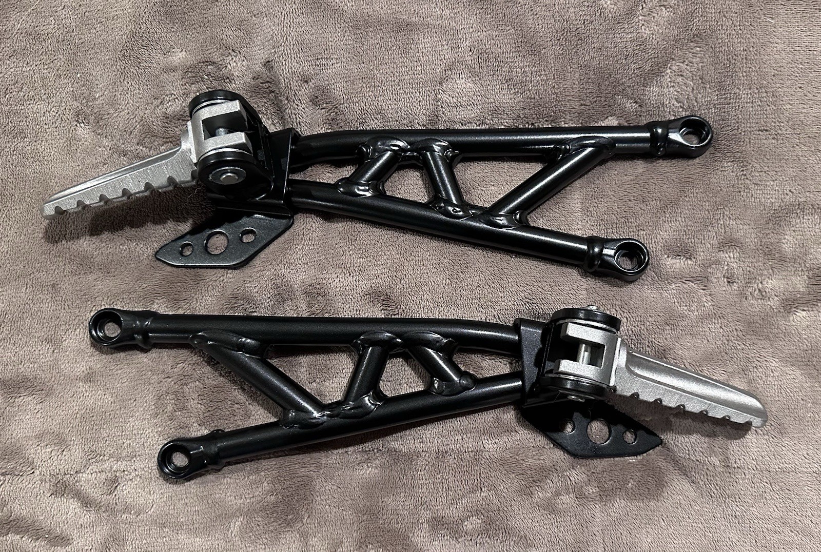 ❗️NEW OEM❗️24-26 Ducati Hypermotard 698 Passenger Pegs and Brackets ❗️NEW OEM❗️24-26 Ducati Hypermotard 698 Passenger Pegs and Brackets