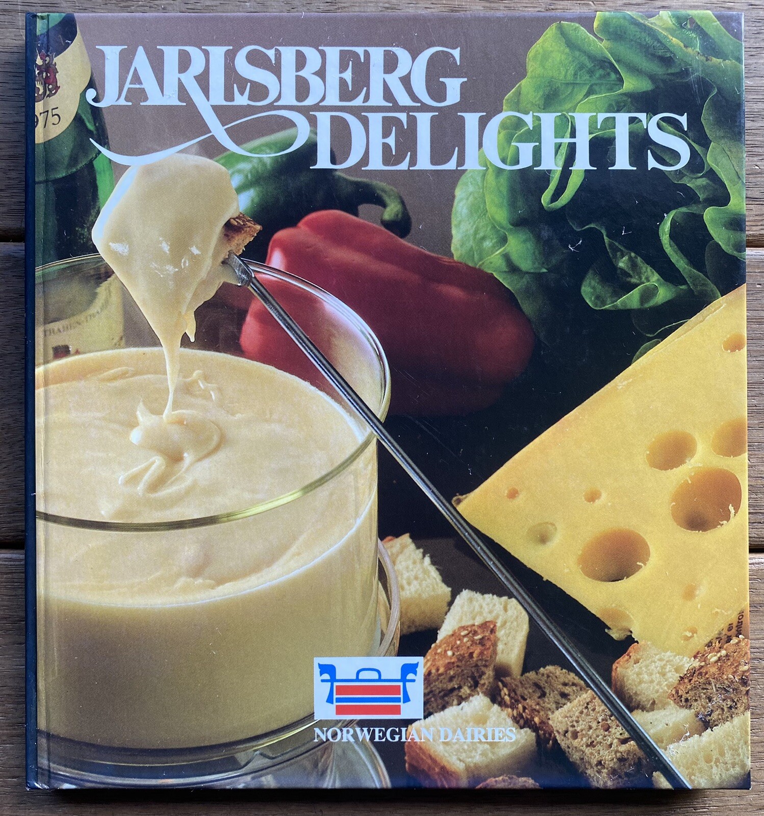 Jarlsberg Delights Norwegian Dairies Cheese Cookbook (1986 Hardcover)