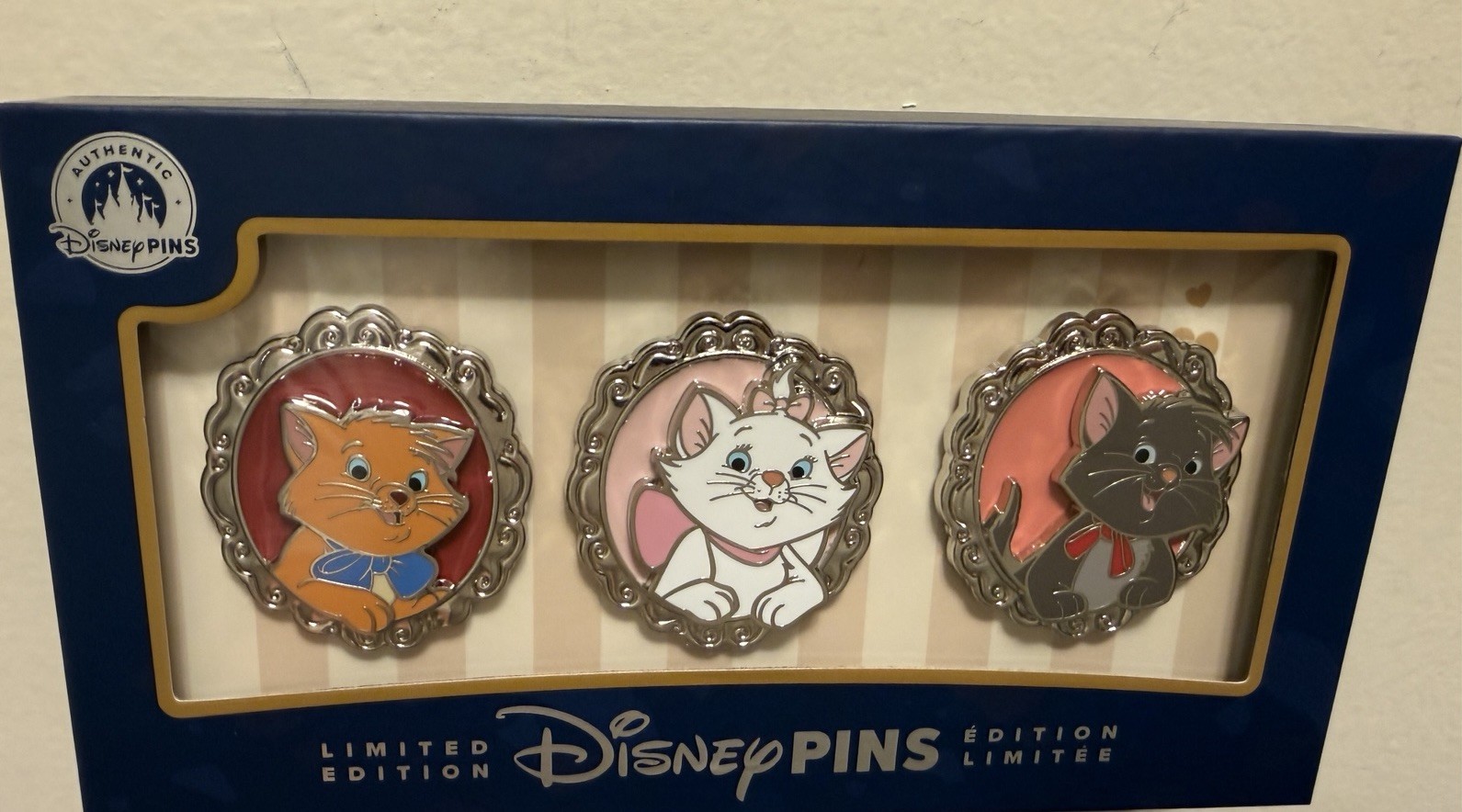 Disney Pins The Aristocats Tails of Friendship Ltd. Edition Boxed 3 Pin Set NEW Disney Pins The Aristocats Tails of Friendship Ltd. Edition Boxed 3 Pin Set NEW