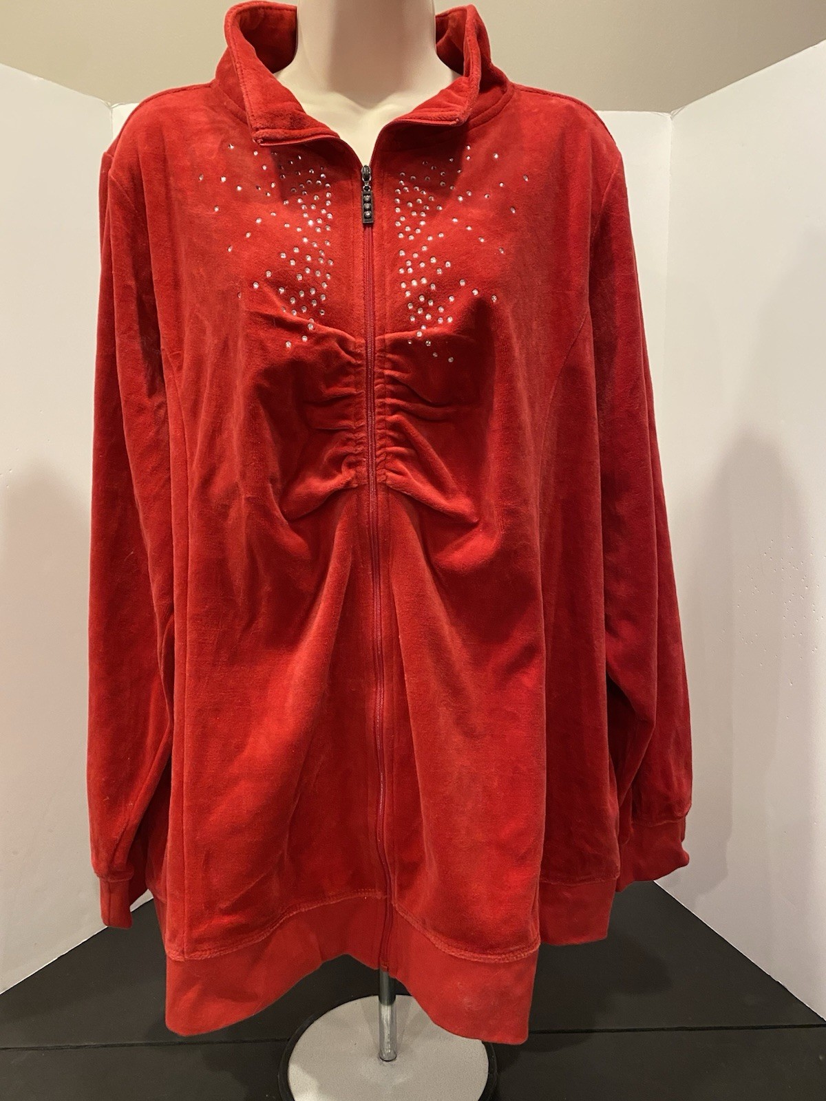 NWT Lane Bryant 2x 22 24 Red Velour sequin jacket Zip front MSRP $49.95 NWT Lane Bryant 2x 22 24 Red Velour sequin jacket Zip front MSRP $49.95