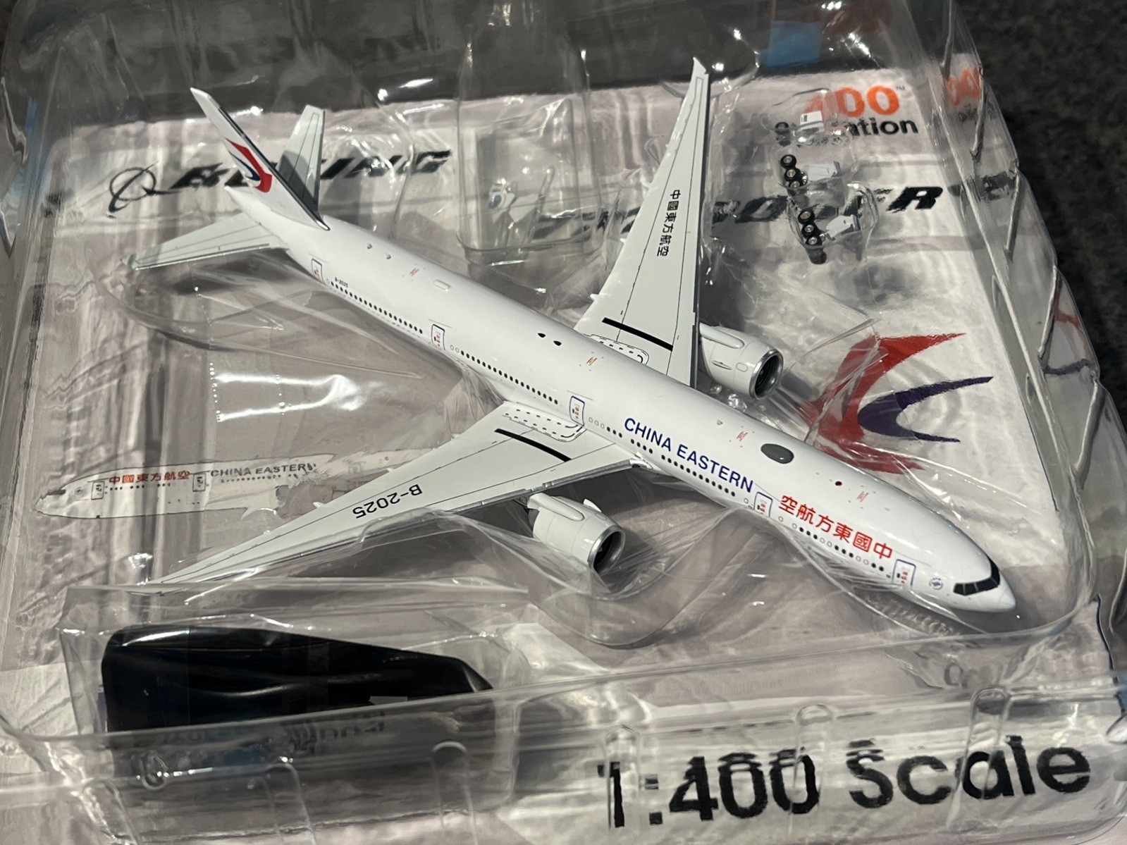 Aviation400 1:400 China Eastern Boeing 777-300ER B-2025