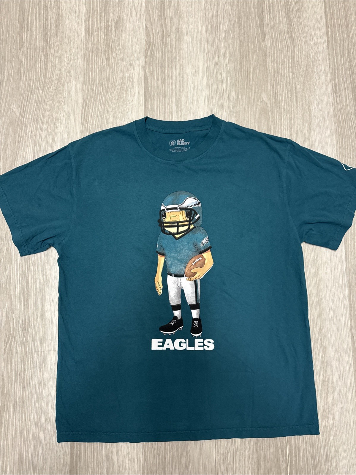 NWOT Men’s Medium Philadelphia Eagles Bad Bunny Short Slee Tee