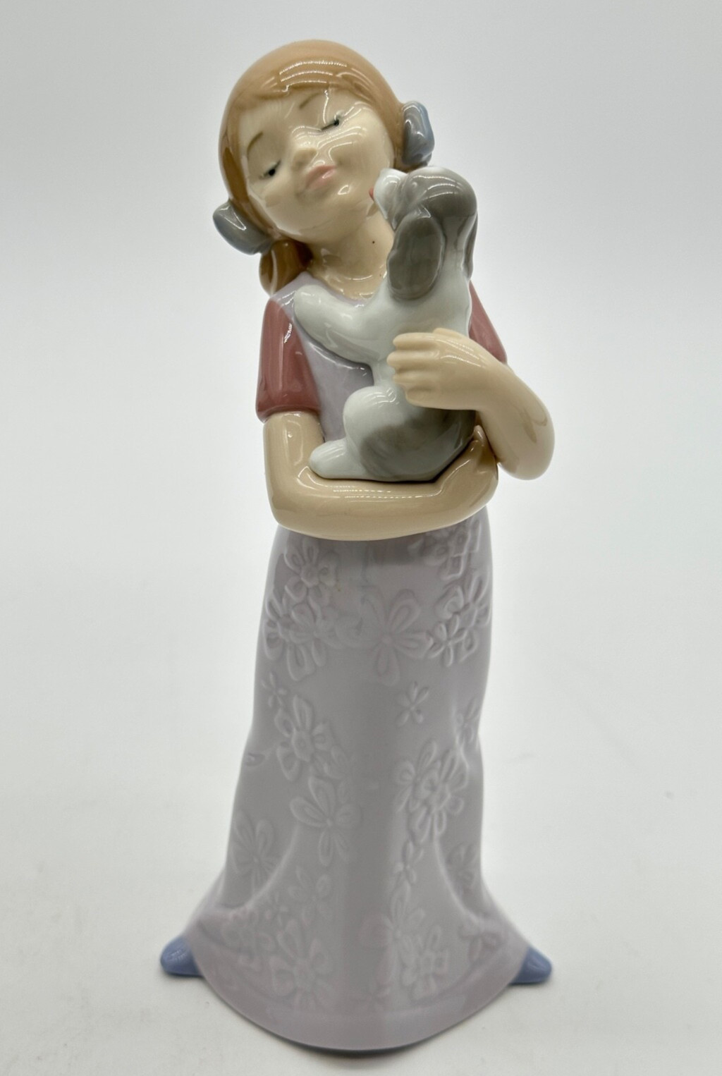 Nao Porcelain by Lladro PUPPY CUDDLES ( GIRL CUDDLING PUPPY DOG ) 1535 Nao Po
