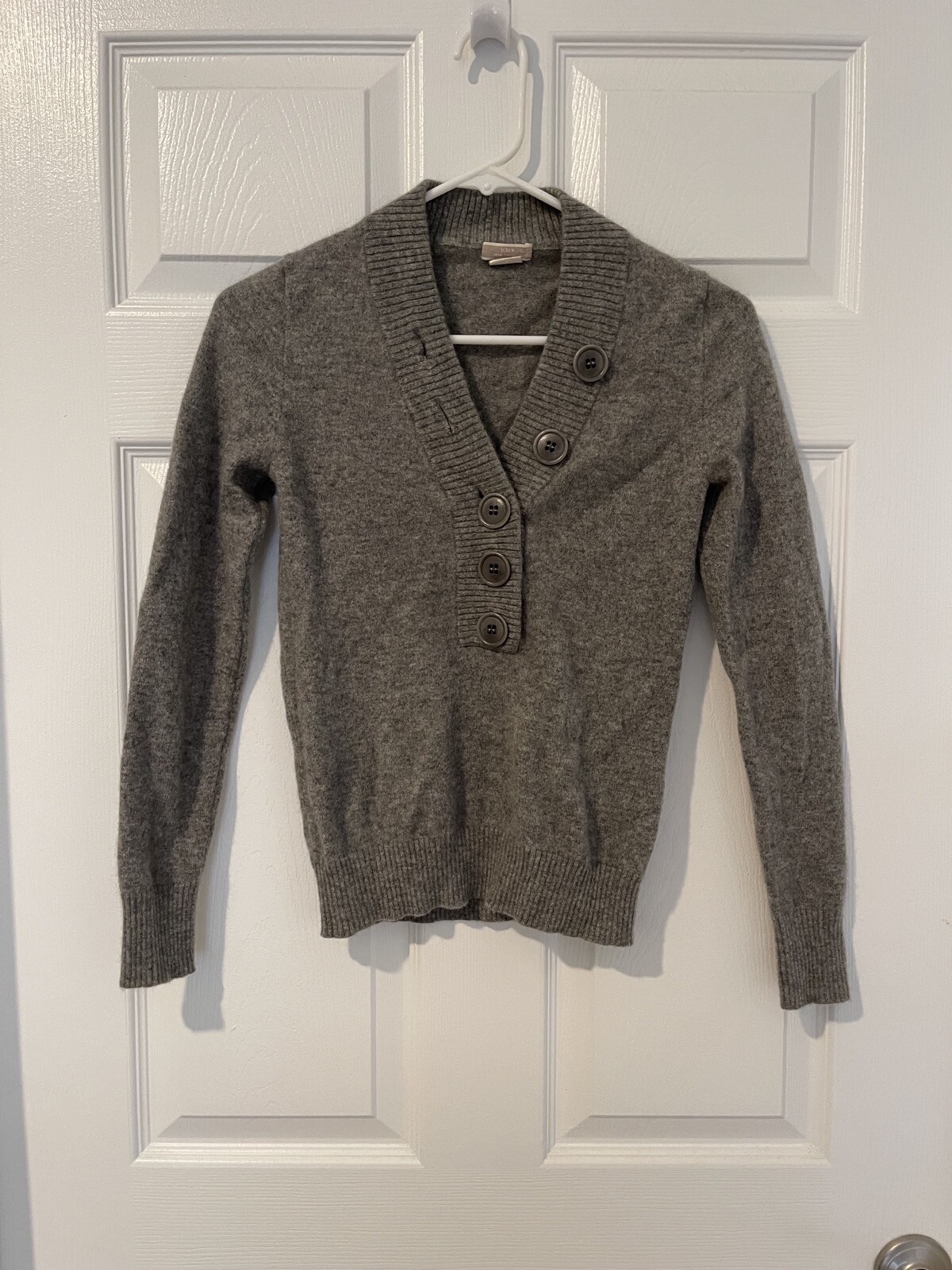 J Crew Grey 100% Cashmere Big Button V-Neck Sweater Italian Yarn Size S EUC