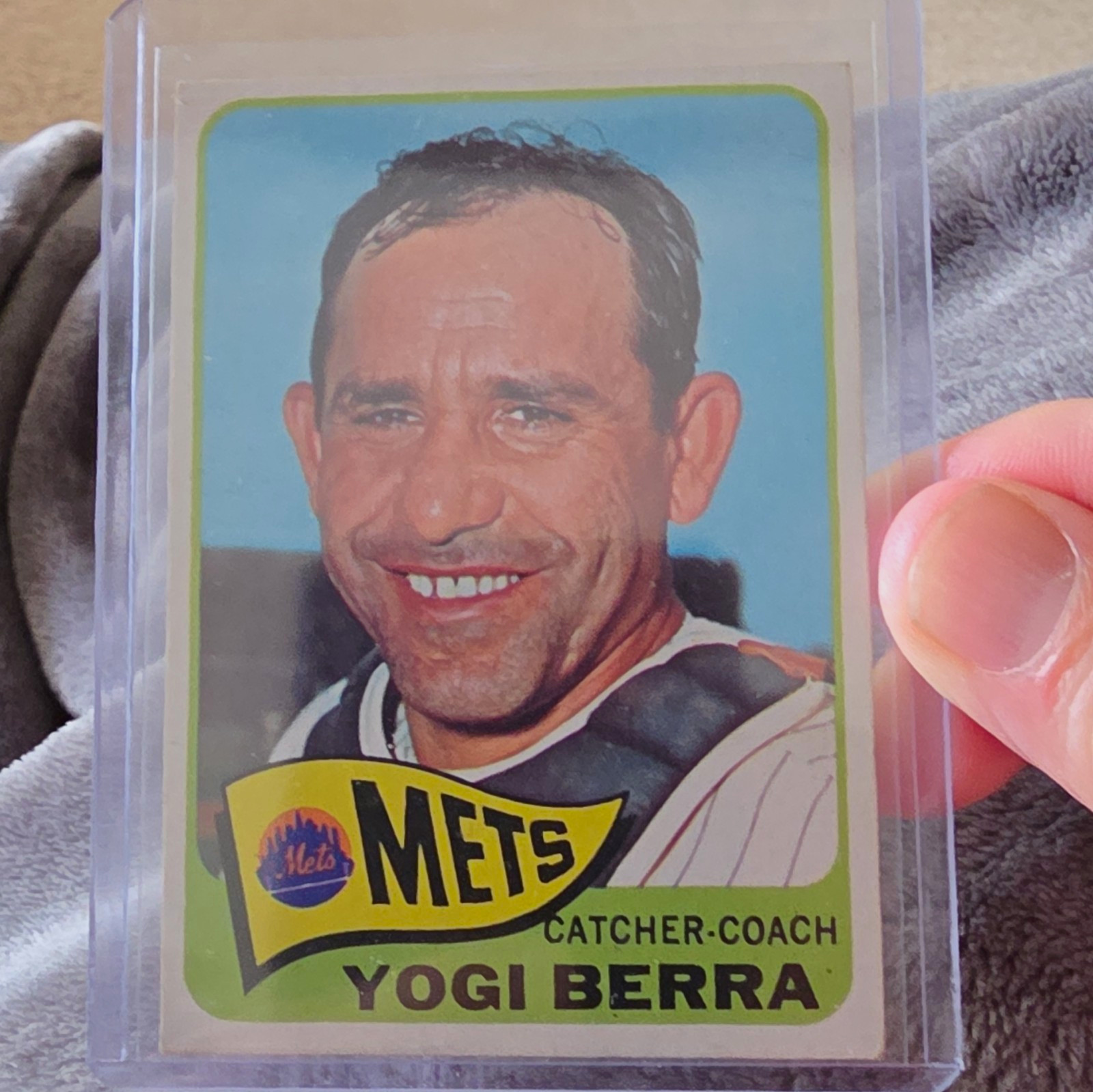Topps 1965 Base Set Yogi Berra #470 | Sharp Corners Super Clean Front