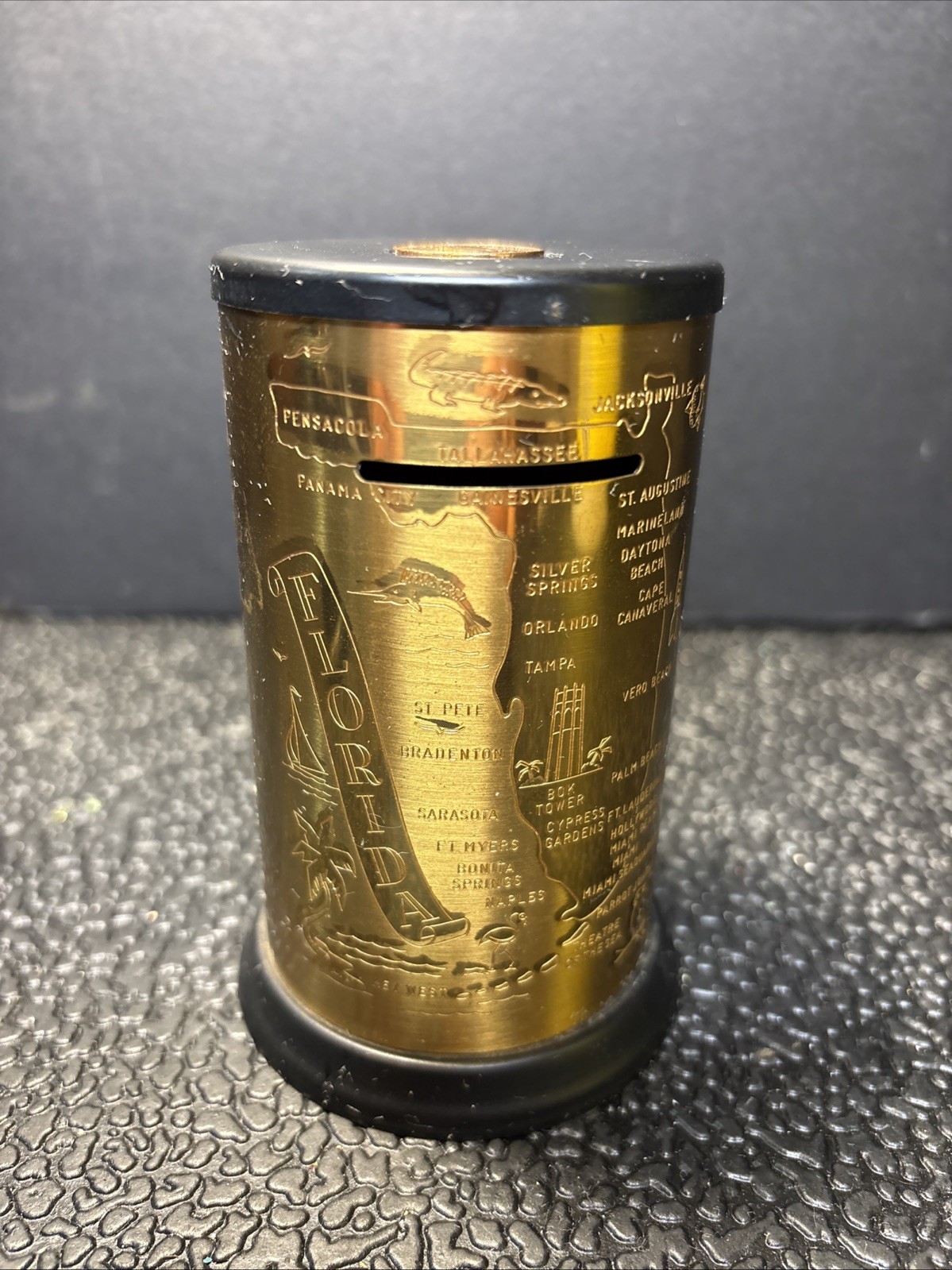 VTG 1950’s FLORIDA STATE BRASS CYLINDER SOUVENIR STILL COIN BANK PENNY ON TOP VTG 1950’s FLORIDA STATE BRASS CYLINDER SOUVENIR STILL COIN BANK PENNY ON TOP