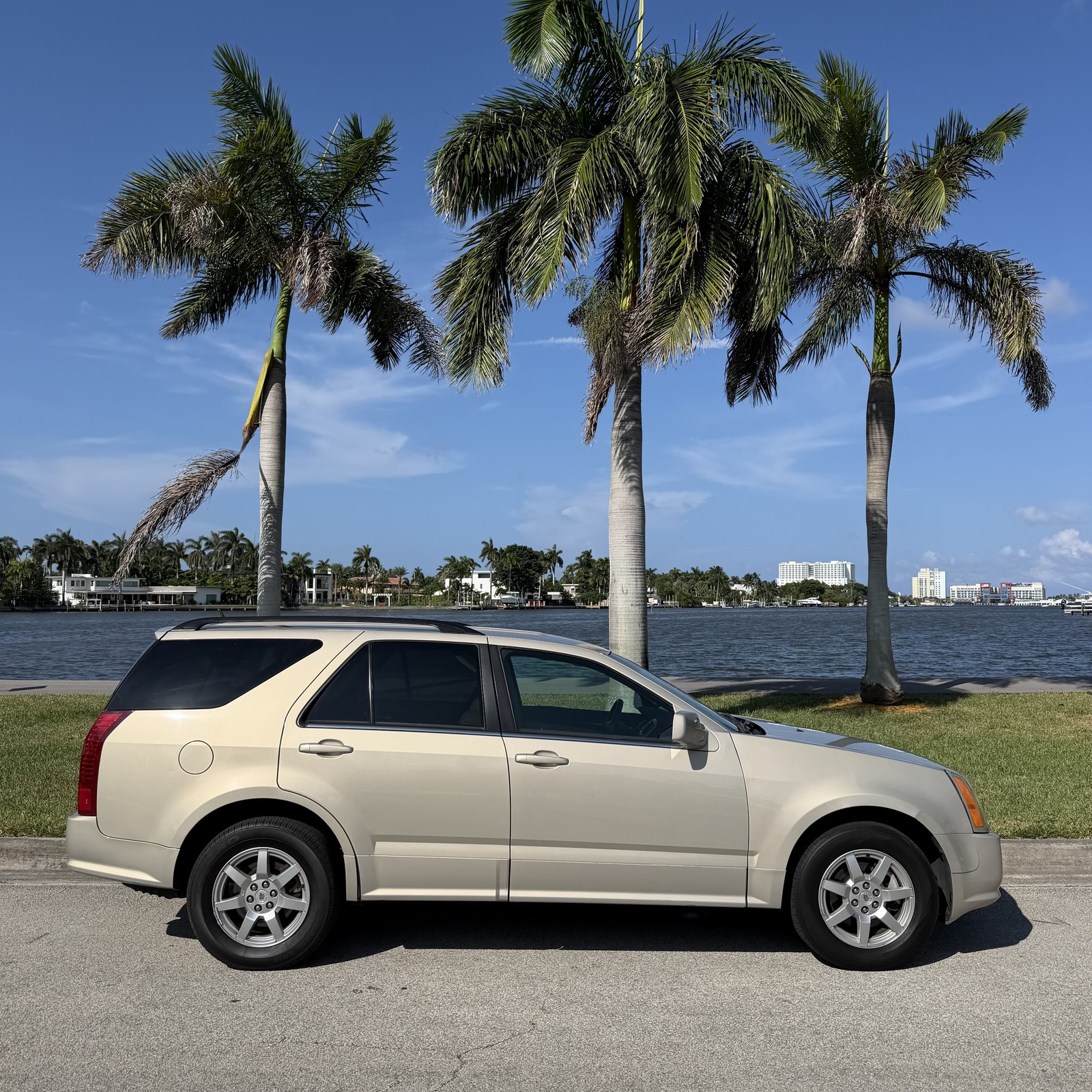 2008 Cadillac SRX V6 ONLY 54K MILES 23 SERVICE RECORDS ON CARFAX NON SMOKER