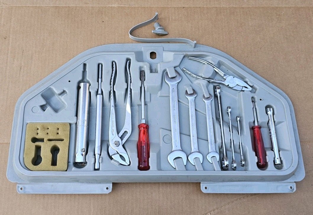 BMW Trunk Tool Kit E28 E23 E24 E30 E12 Heyco 533i 535i M6 635i 735i BMW Trunk Tool Kit E28 E23 E24 E30 E12 Heyco 533i 535i M6 635i 735i