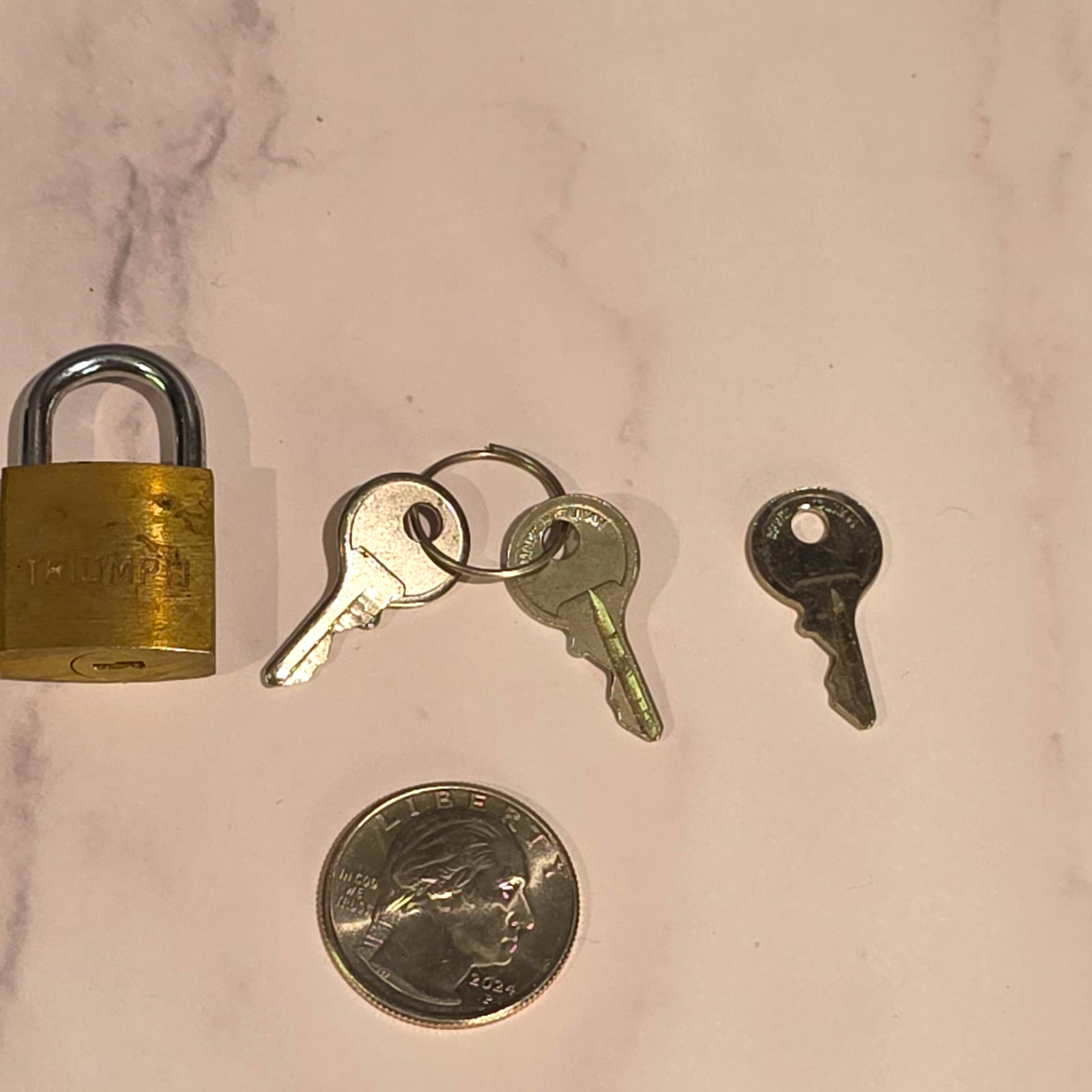 vintage Triumph Brass Keyed Padlock Gold Body Traditional Shackle w/ 3 Keys vintage Triumph Brass Keyed Padlock Gold Body Traditional Shackle w/ 3 Keys