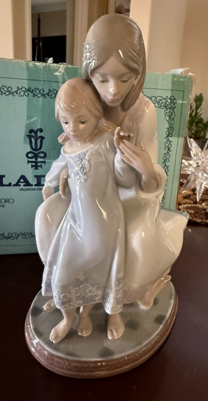 Lladro Tenderness 1527 Mother and Daughter MINT in Box Secondary Market $395