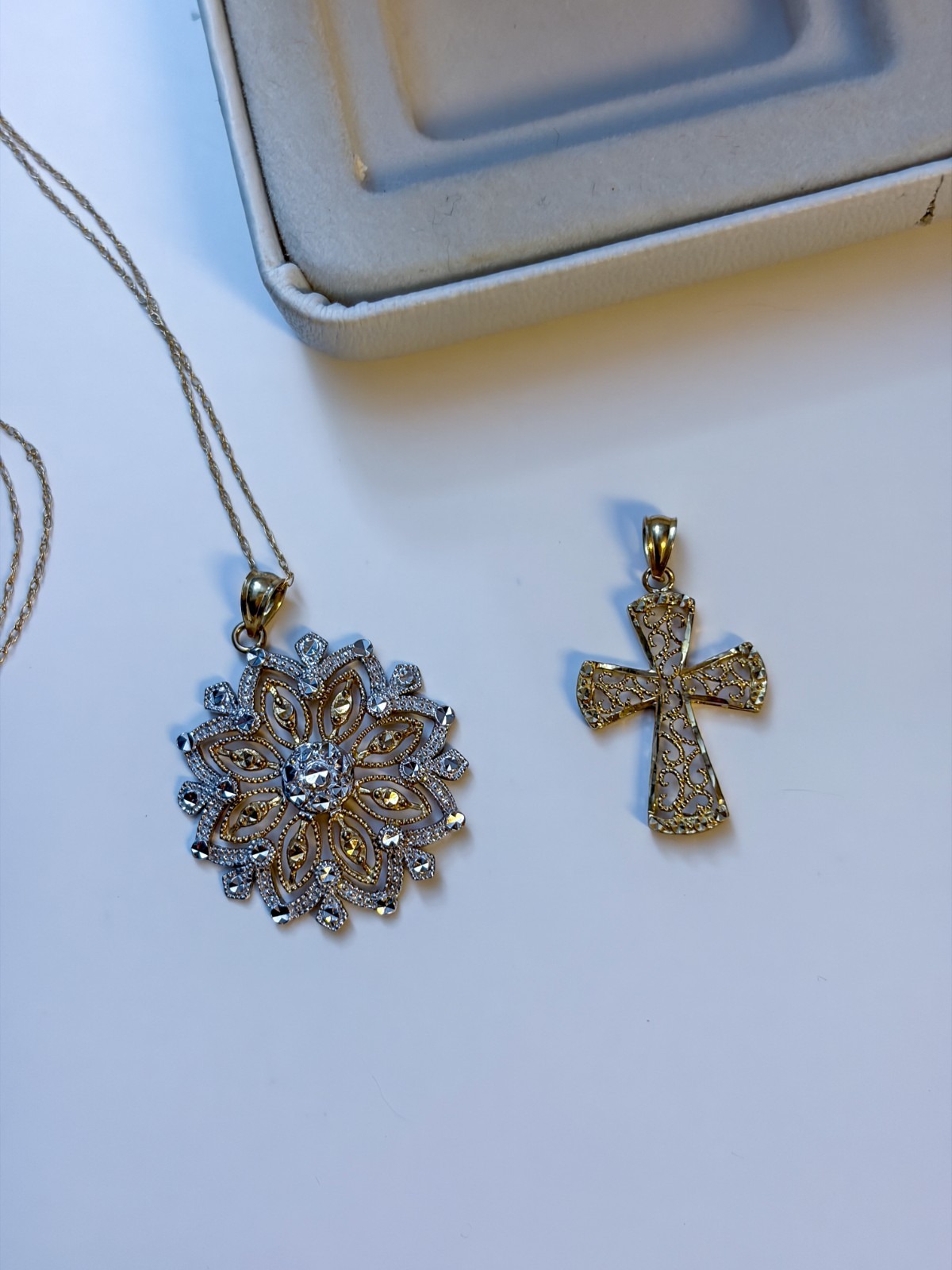 Kohl\'s 10K Gold Cross Necklace w/ 2 Interchangeable Pendants Cross & Mandala