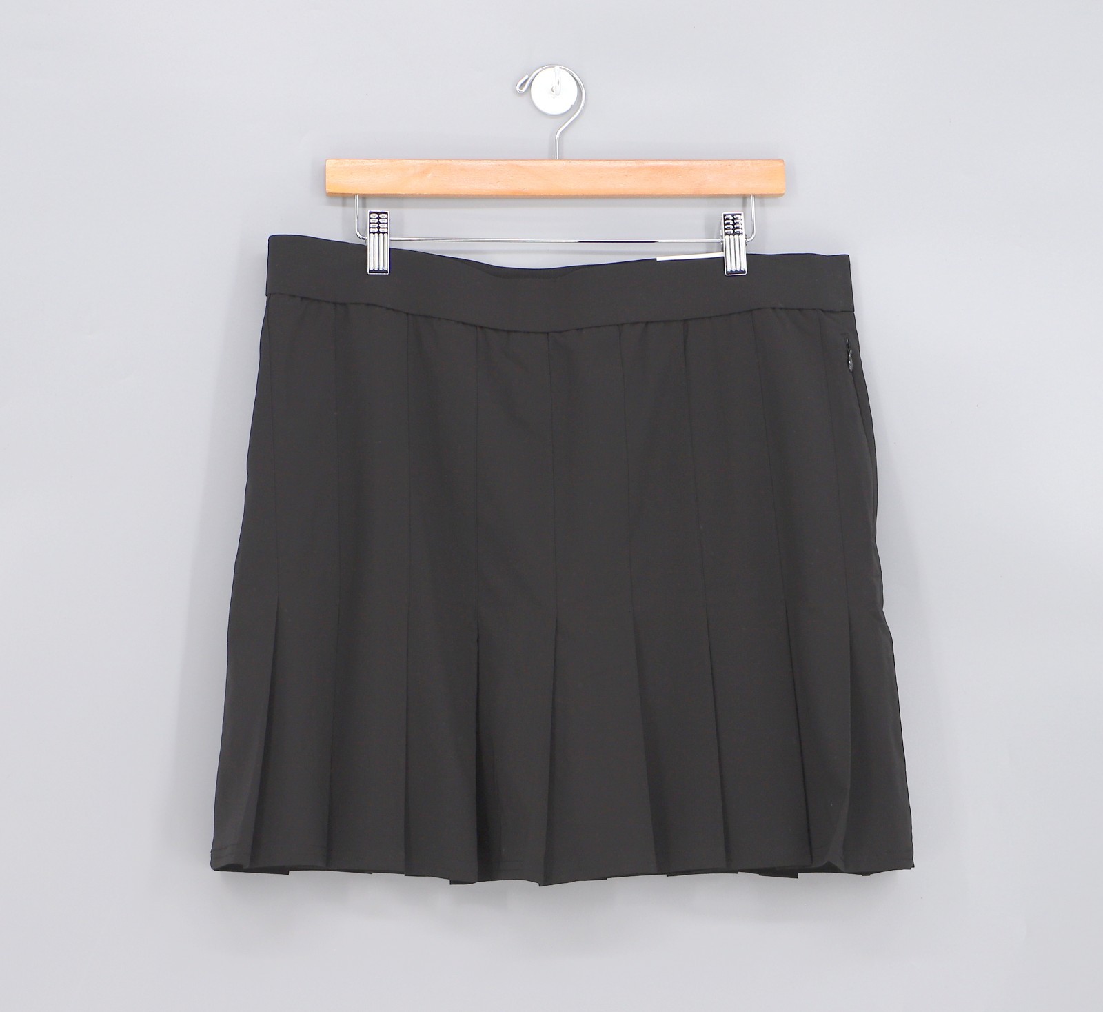 NWT CHICO\'S Zenergy UPF Pleated Skort in Black Size 2.5/US 14