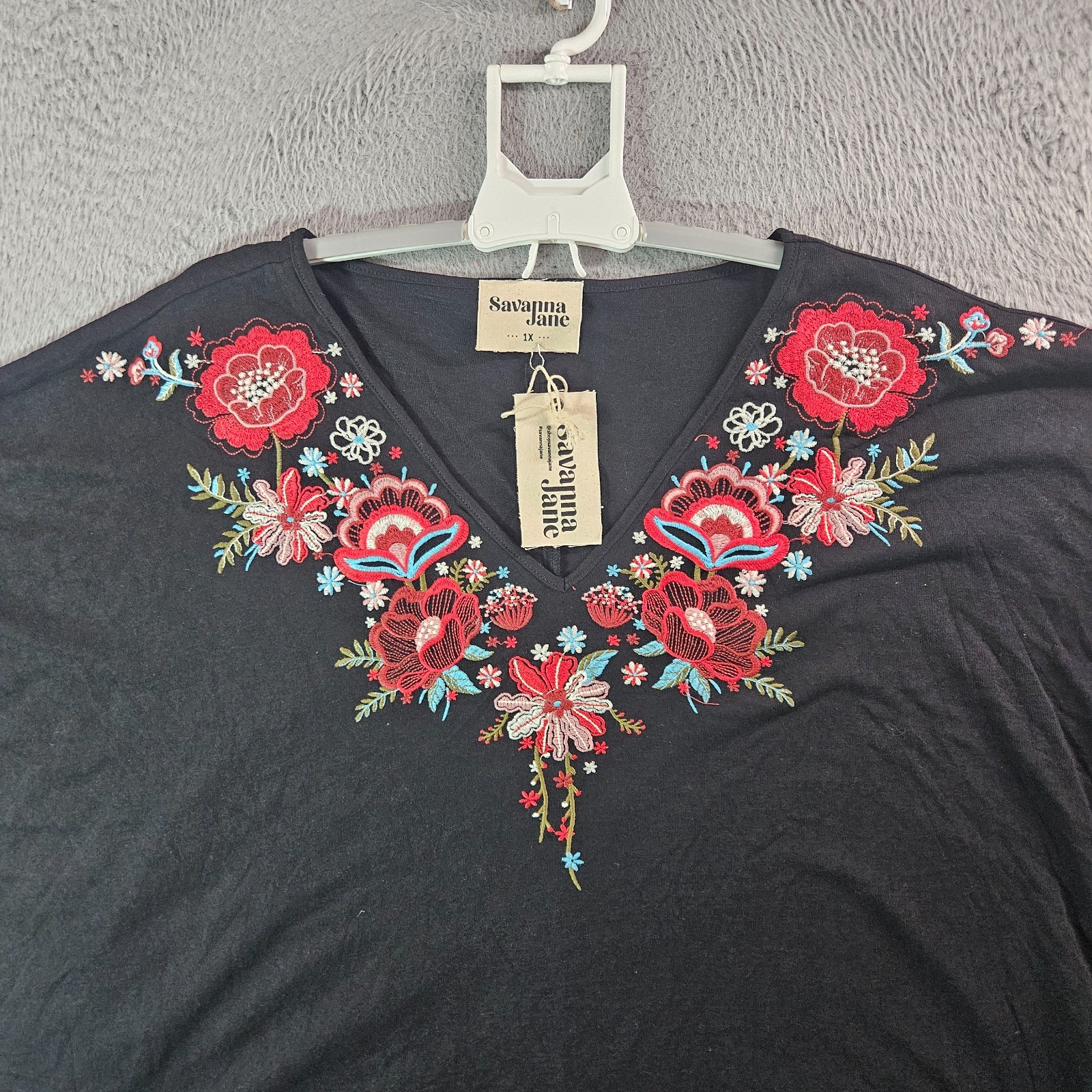NEW Savanna Jane Embroidered Poncho Top Women 1X Red Floral Black