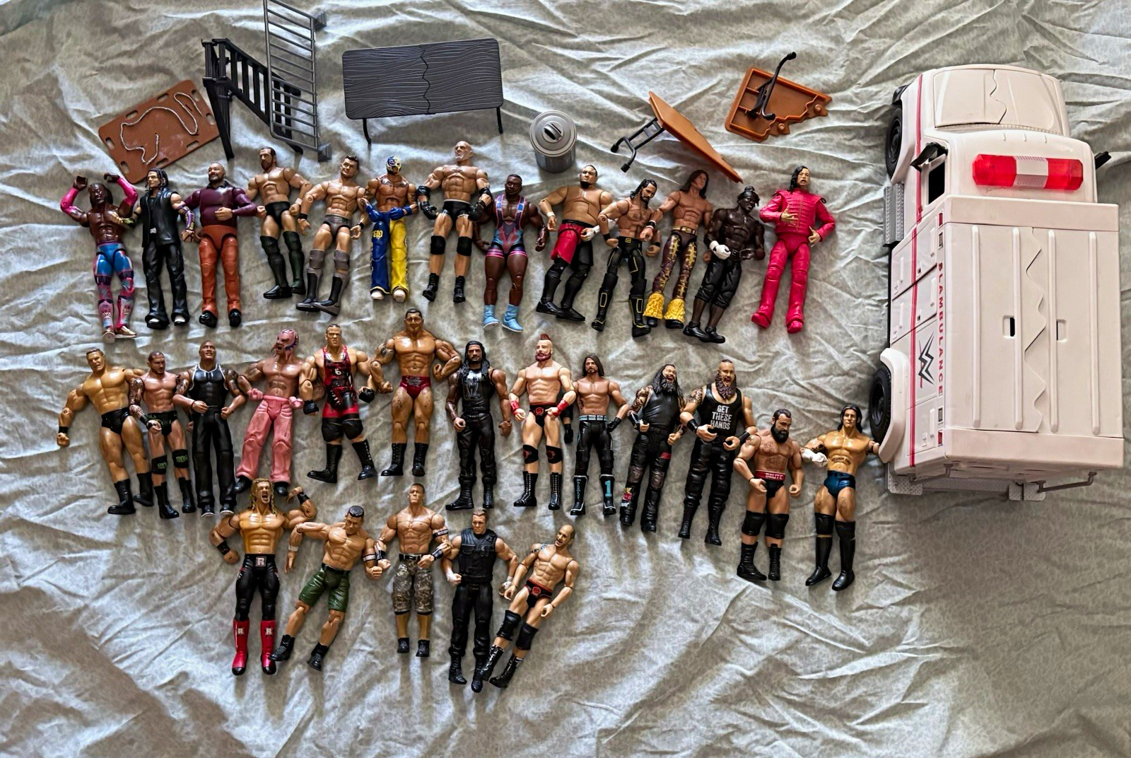WWE Wrestling Action Figures Mixed Lot 10+ w/ SlamBulance Vehicle WWE Wrestling Action Figures Mixed Lot 10+ w/ SlamBulance Vehicle