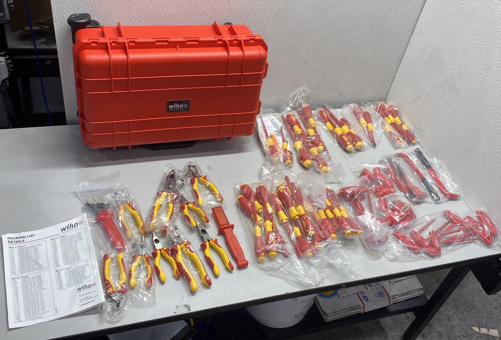 Wiha Insulated Master Electricians Tool Set 80pc 32800