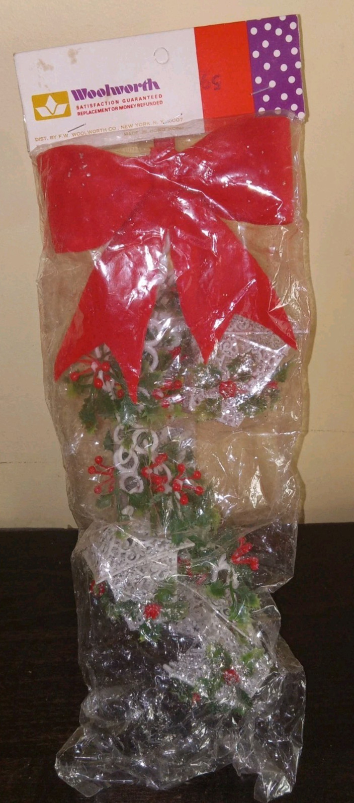 Vtg 1960s NEW Woolworth Christmas Garland Plastic Door Hanger Lanterns Berries