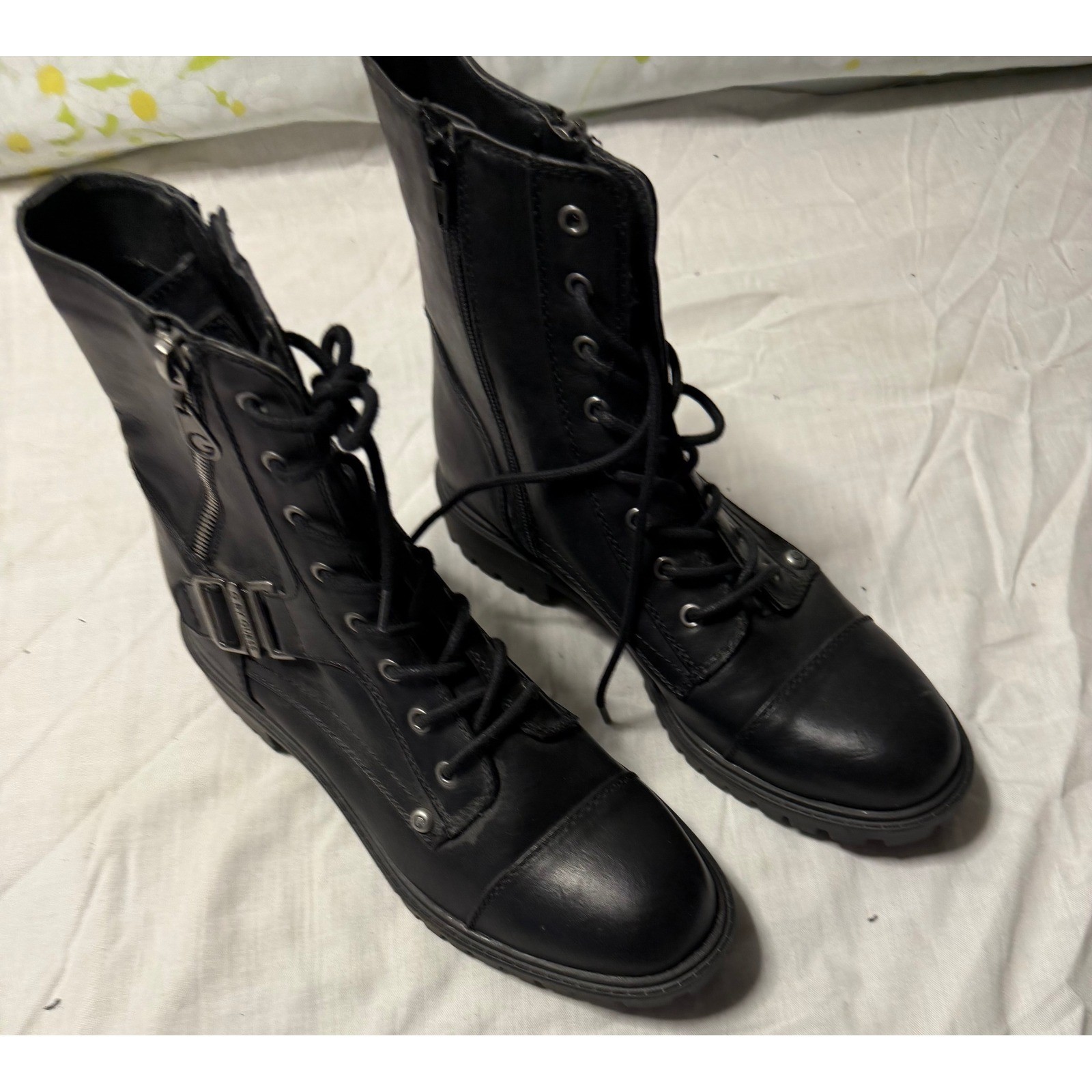 G by GUESS Women Black Combat Boots Lace Up Side Zip Lug Sole Cap Toe Size 8.5M