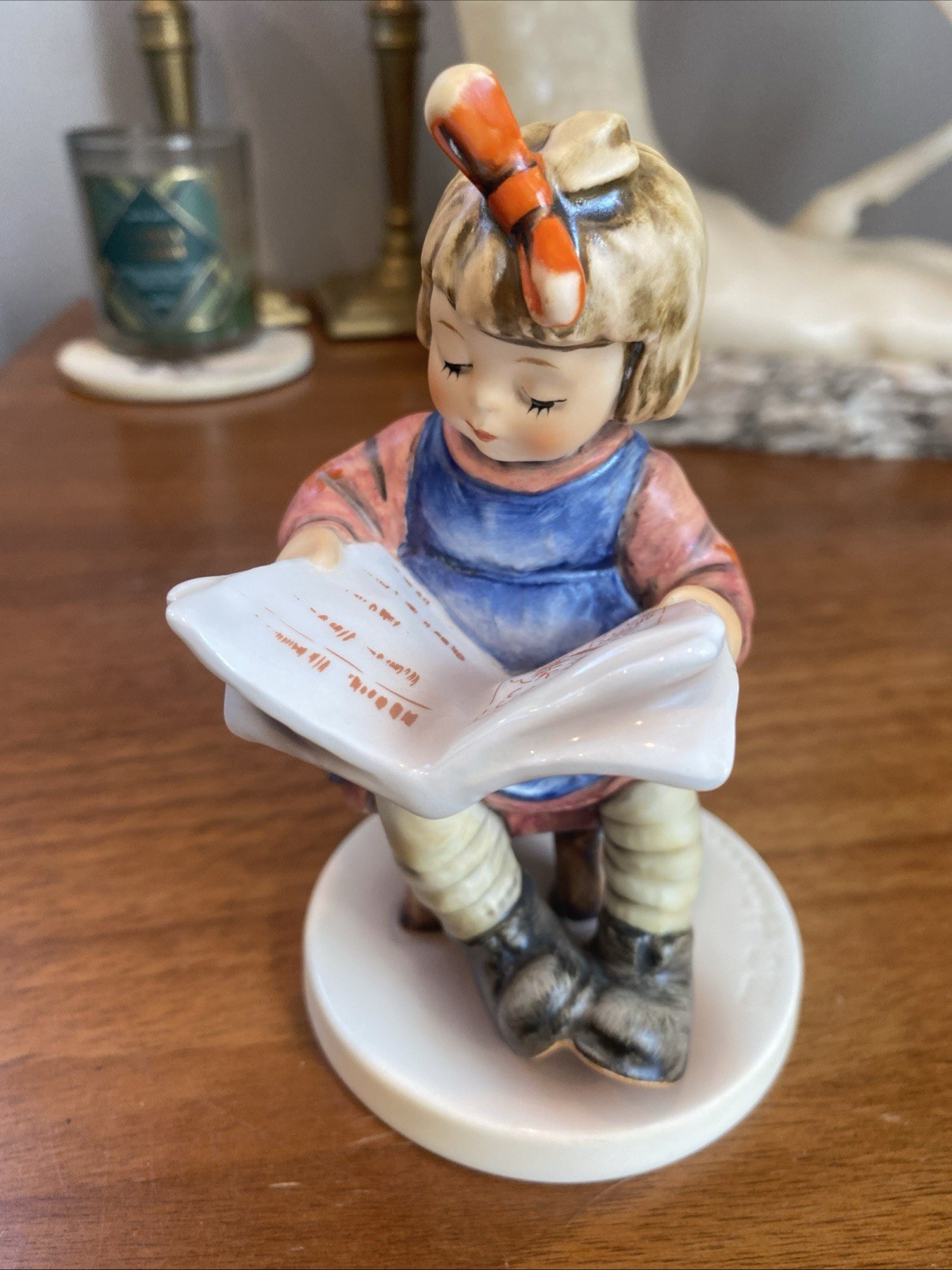 Goebel Hummel What\'s New #418 TMK-6 Figurine Girl Reading Newspaper 1981 Vintage Goebel Hummel What\'s New #418 TMK-6 Figurine Girl Reading Newspaper 1981 Vintage