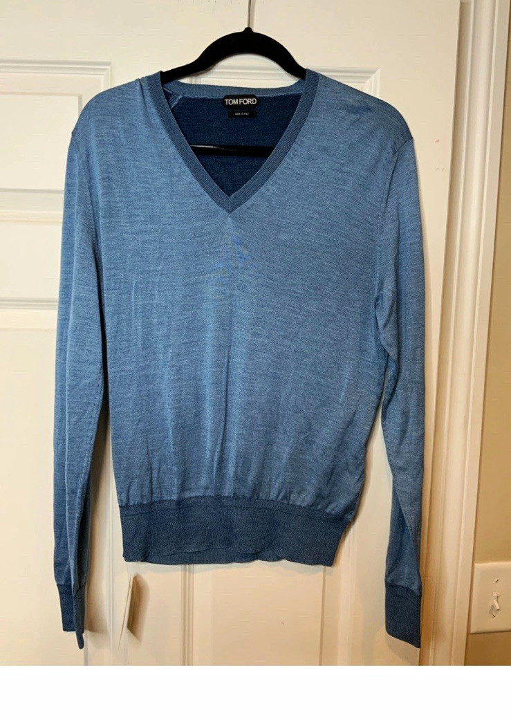 TOM FORD Men\'s Blue Silk Knit V-Neck Long Sleeve Pullover Sweater M TOM FORD Men\'s Blue Silk Knit V-Neck Long Sleeve Pullover Sweater M