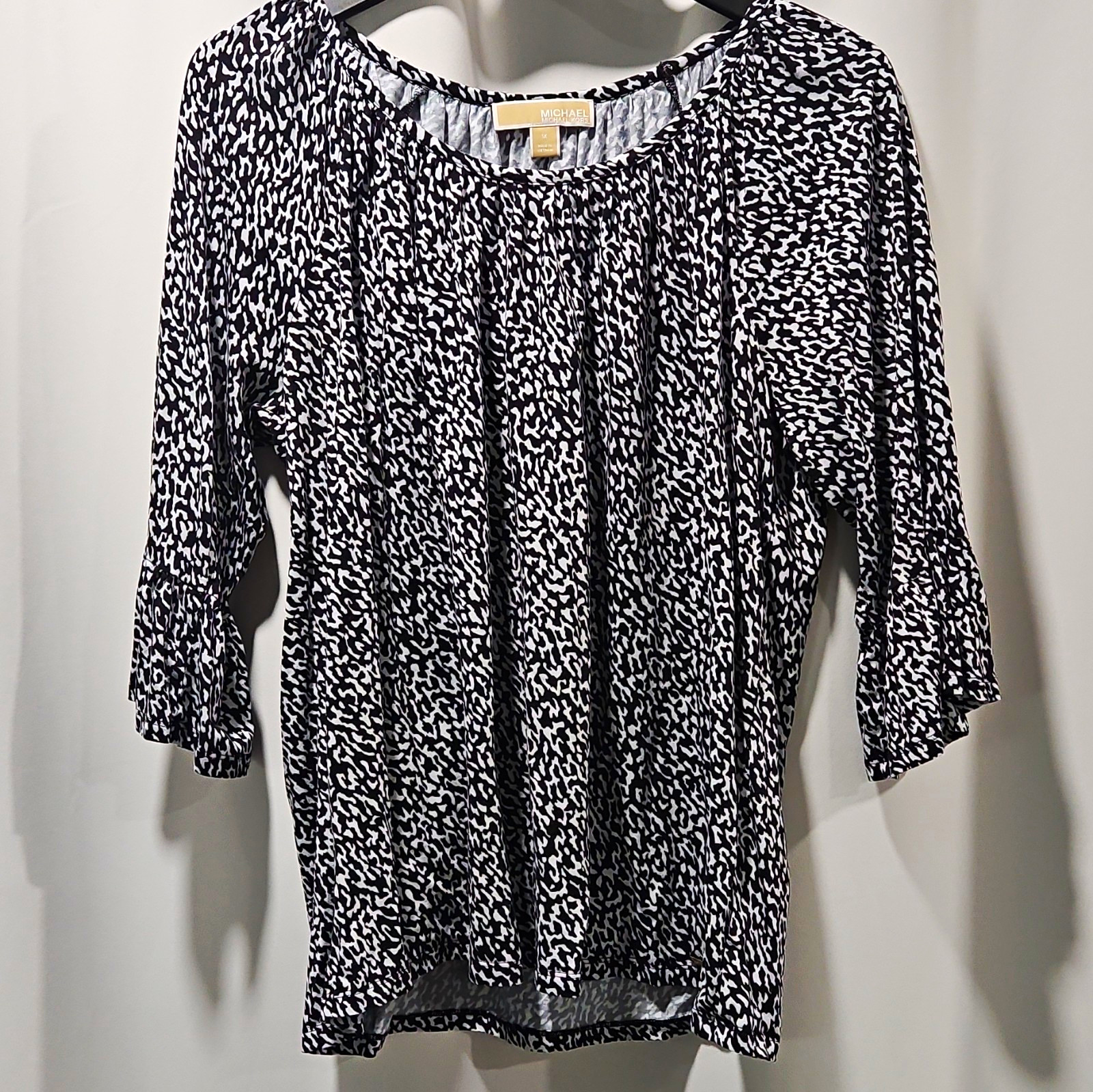 MICHAEL Michael Kors Women\'s 1X Abstract Blouse Black White 3/4 Flared Scoop