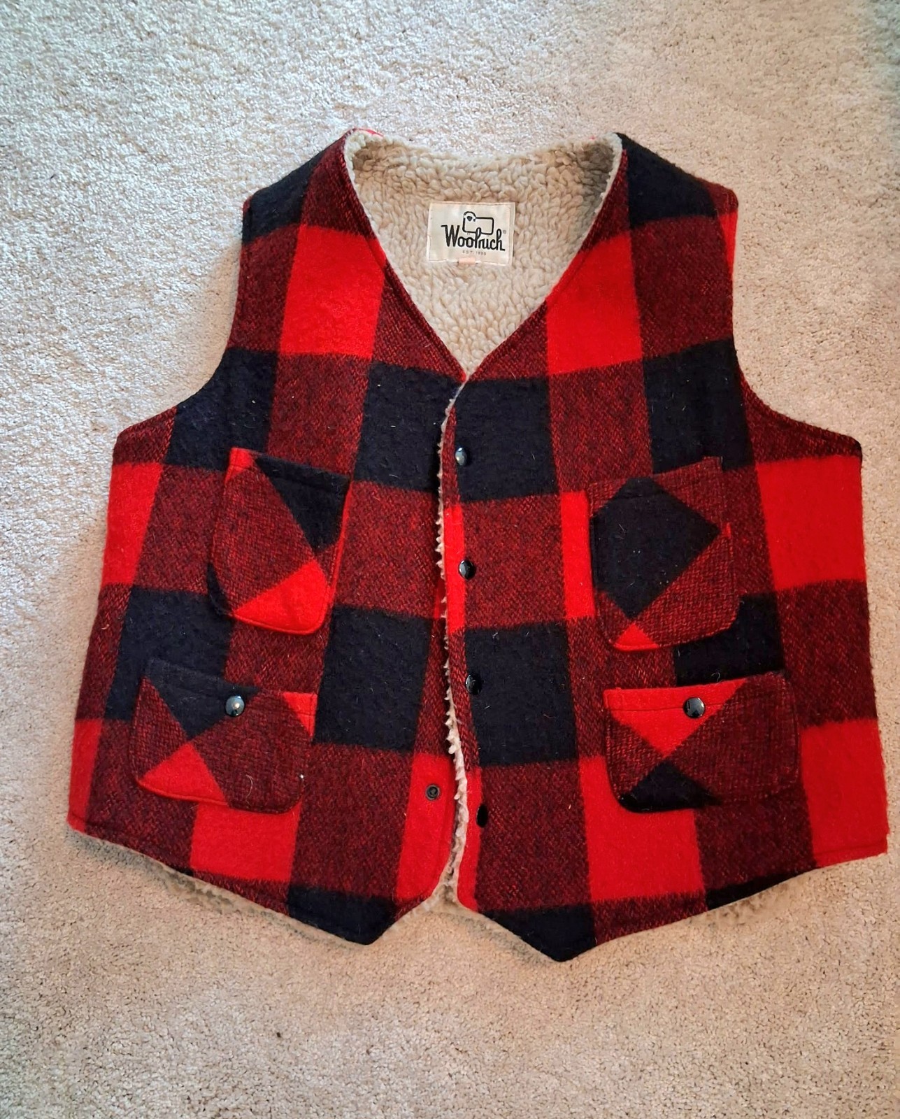 Vtg Woolrich Men’s Large Sherpa Lined Red Buffalo Check Button Snap Wool Vest Vtg Woolrich Men’s Large Sherpa Lined Red Buffalo Check Button Snap Wool Vest