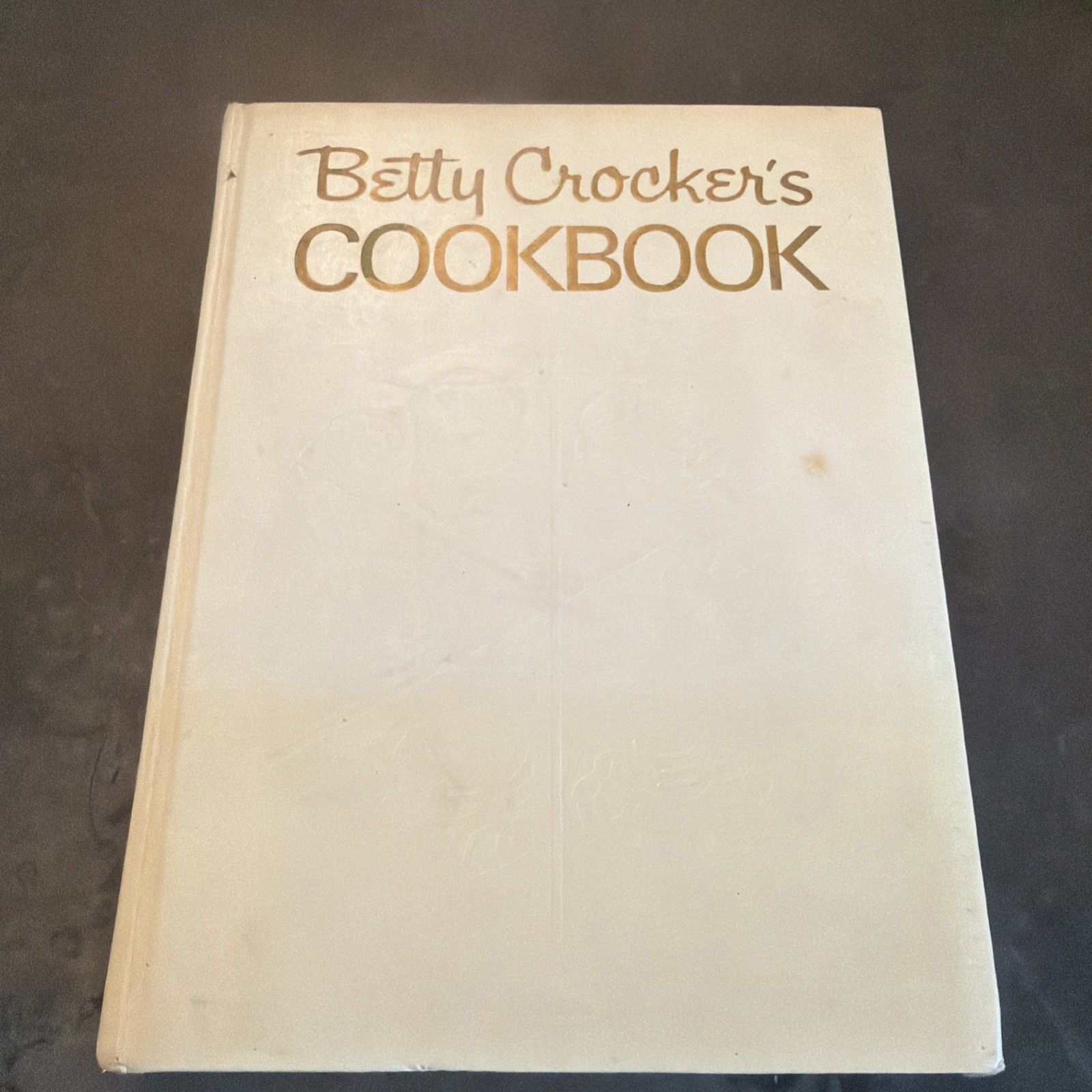 Vtg Betty Crocker’s Cookbook Hardcover @1969 Eighth Printing Bridal Edition 1971
