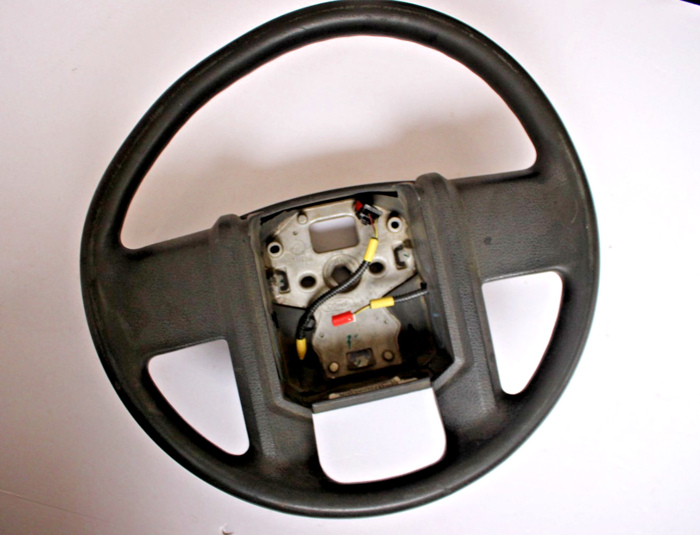 FORD F350 08 STEERING WHEEL 30372409 CHARCOAL BLACK SLIGHTLY BENT