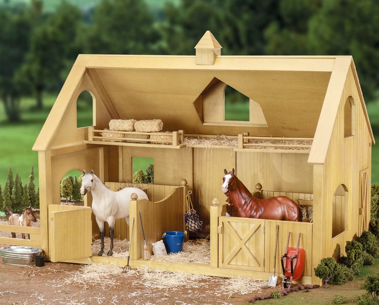 Breyer 302 Deluxe Wood Barn with Cupola Breyer 302 Deluxe Wood Barn with Cupola
