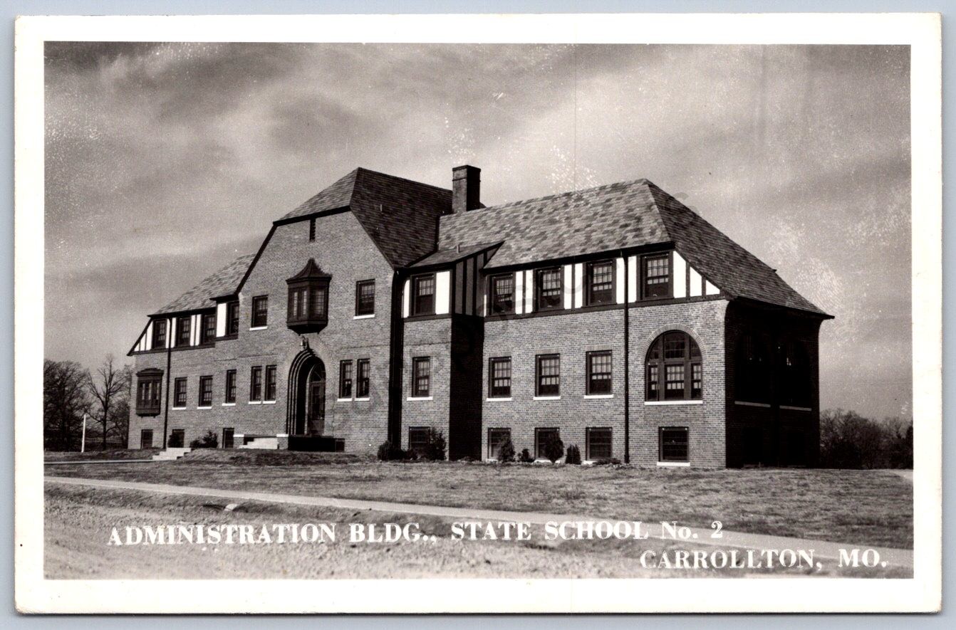 K45/ Carrollton Missouri RPPC Postcard c40s Admin Building State School 194