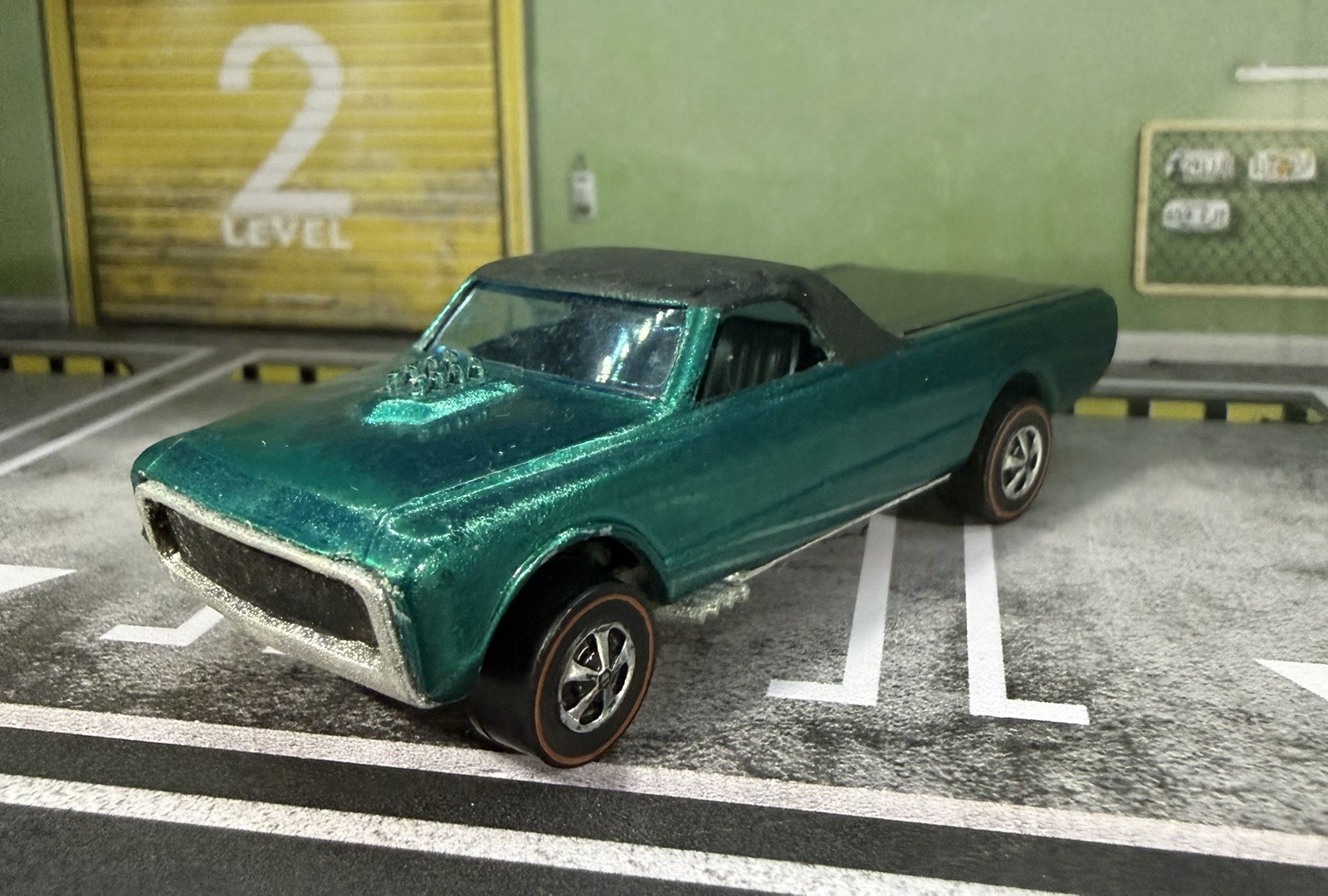 Hot Wheels Redline 1968 Original 16 Custom Fleetside Spectraflame Aqua, HK Made Hot Wheels Redline 1968 Original 16 Custom Fleetside Spectraflame Aqua, HK Made