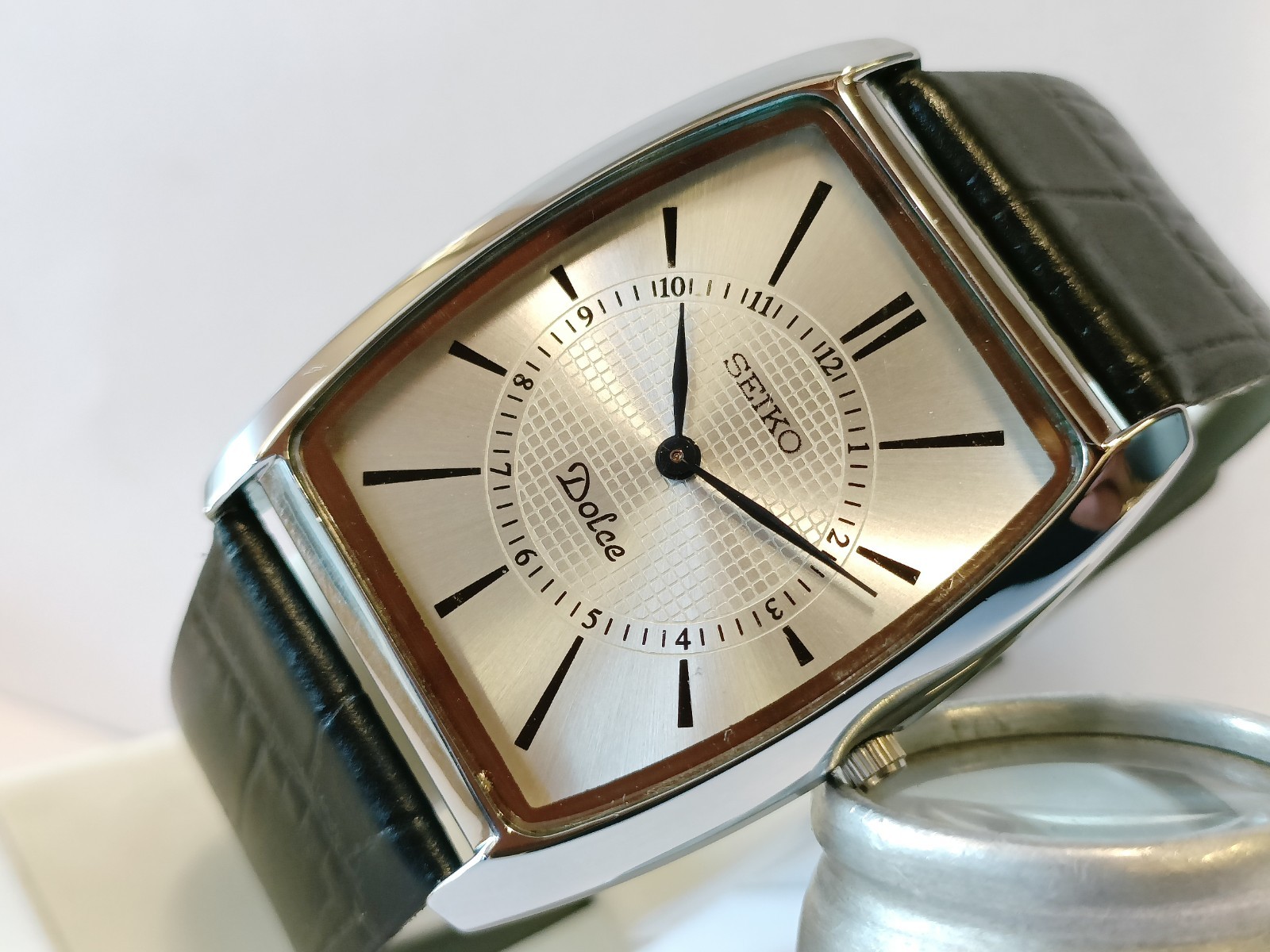 VINTAGE SEIKO SLIM QUARTZ SILVER DIAL JAPAN MEN\'S WORKING DRESS WATCH