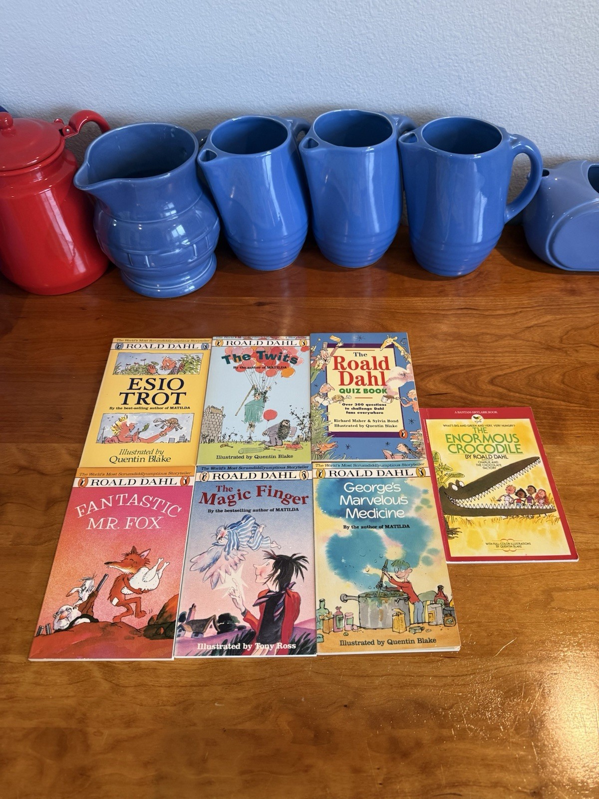 Set of 7 paperback books by Roald Dahl in excellent, clean, lovely condition