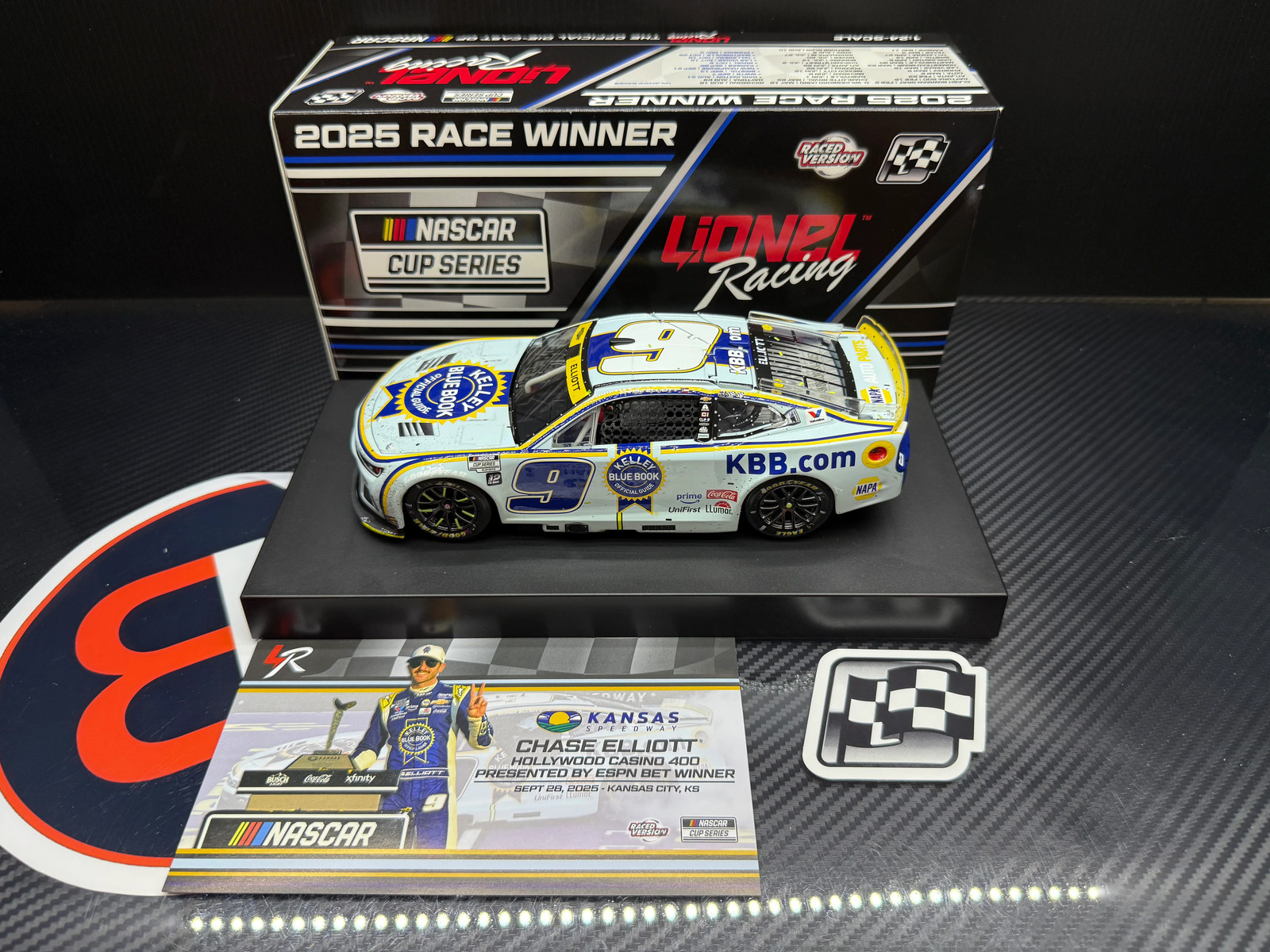 2025 Chase Elliott 1:24 Kelley Blue Book Kansas Race Version Win Diecast