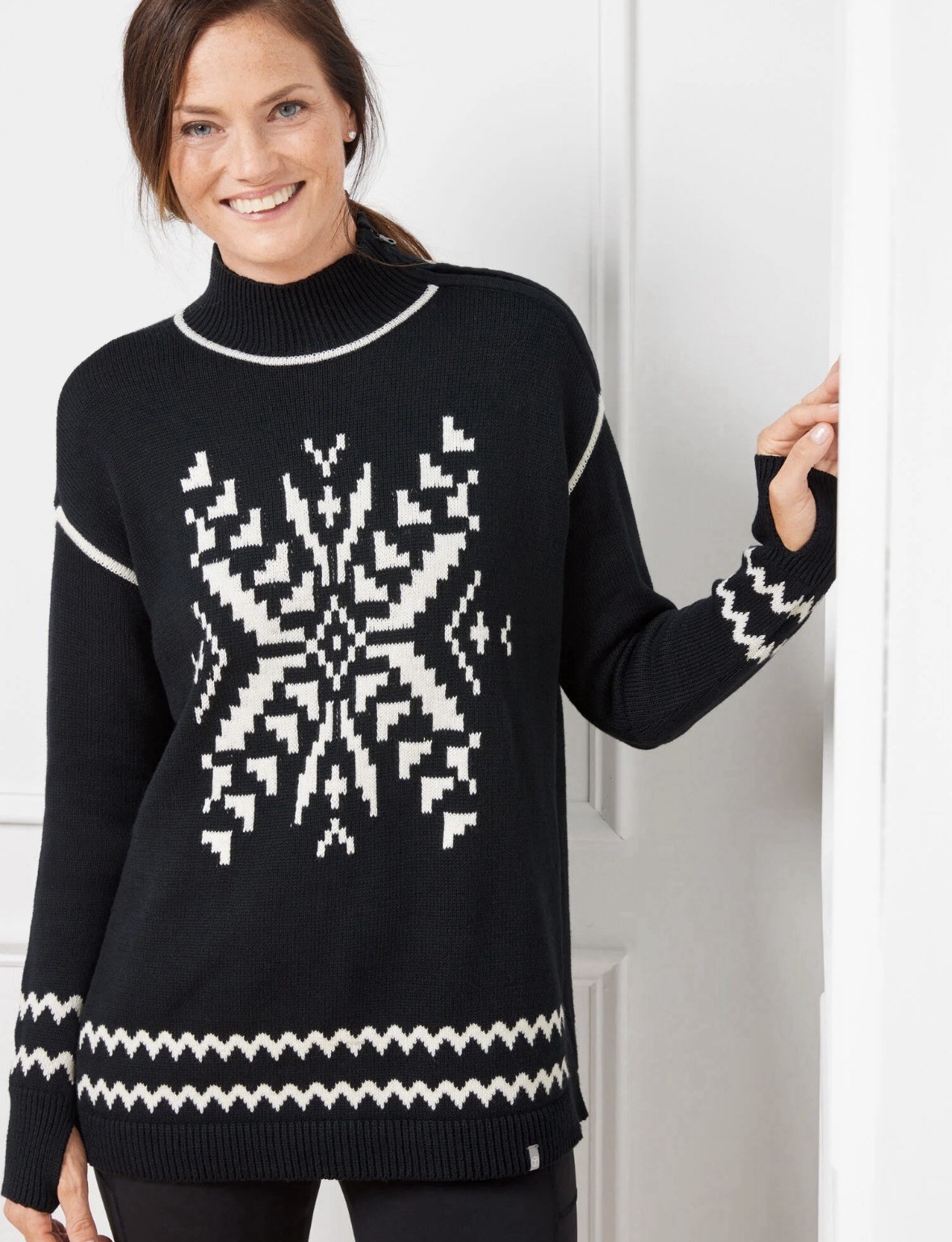 New NWT TALBOTS Size Medium Thermolite Snowflake Turtleneck Sweater Black Knit