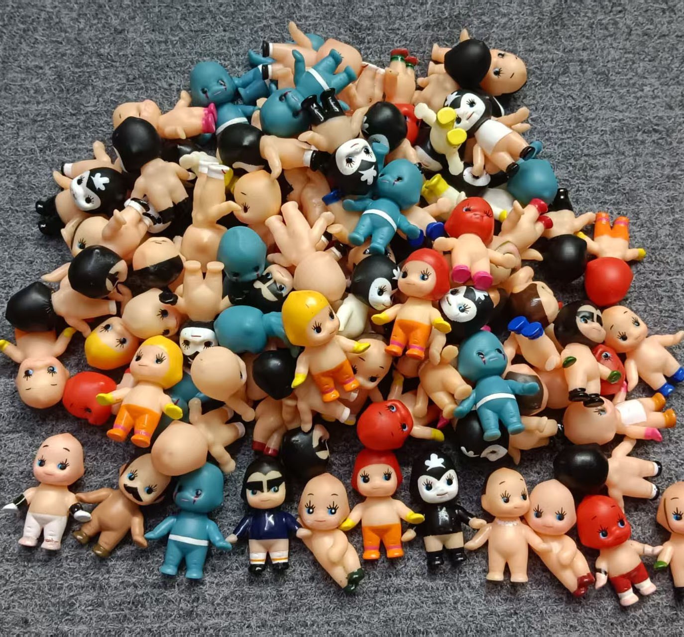 lot of 30 ( by random ) Soft Plastic Kewpie Baby Doll mini Figure 1\