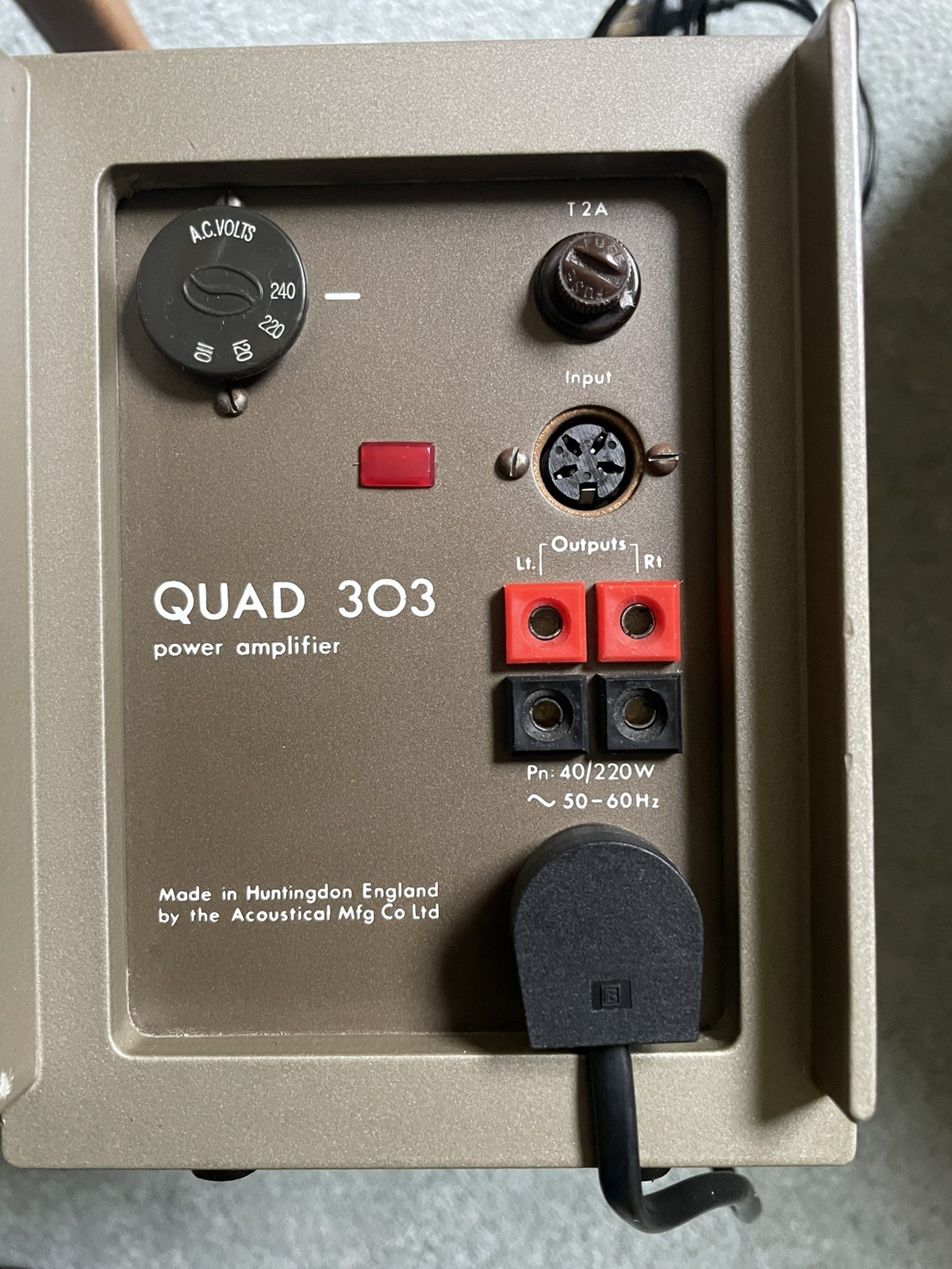 Quad 303 Stereo Power Amplifier Vintage British HiFi one channel down