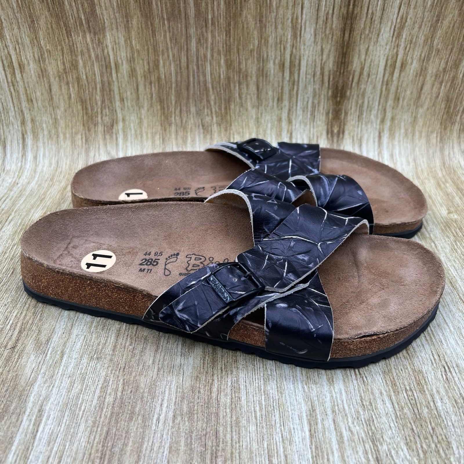 Birkis by Birkenstock Slide Sandals Men\'s Sz 11 Black Crinkle Cross Strap Buckle