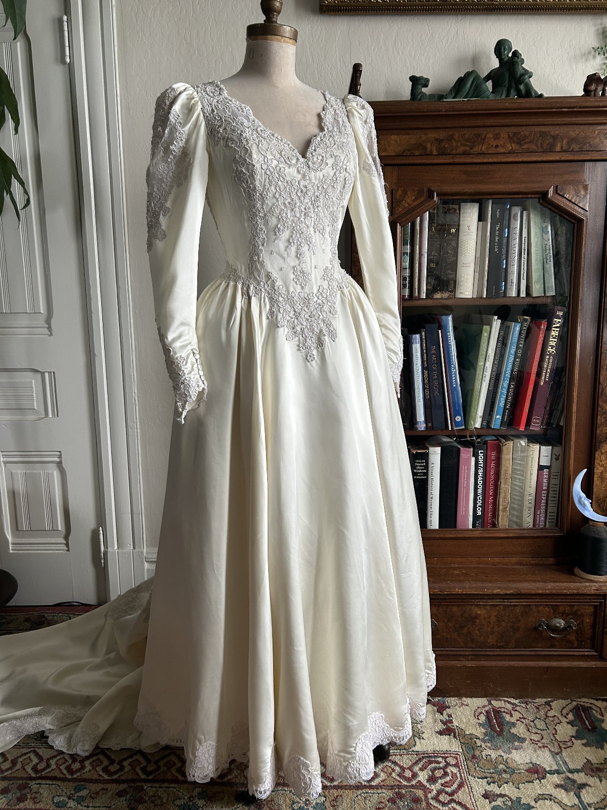 Vintage 1940s 50s Ivory Satin Lace Wedding Gown Princess Dress Basque Waist 27W