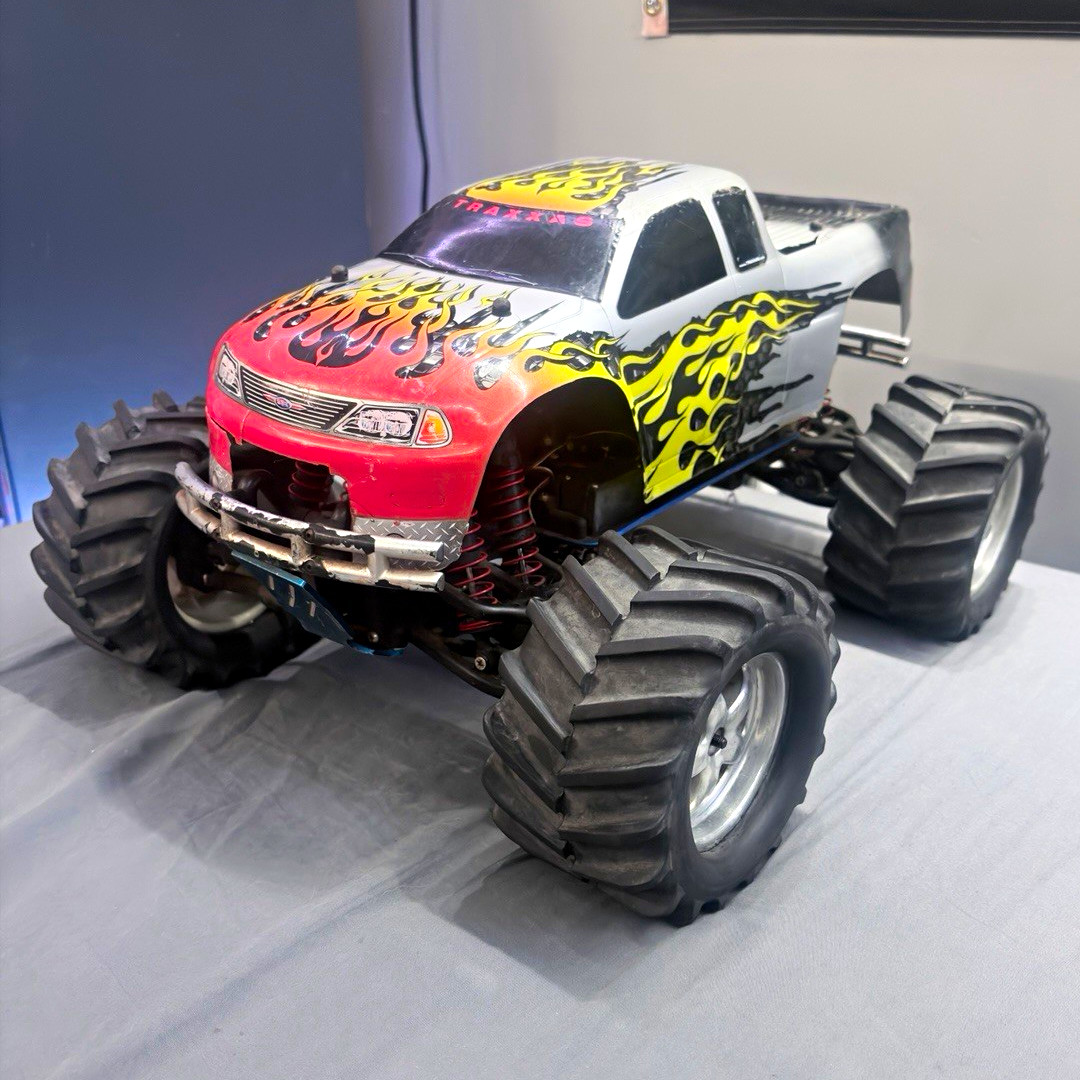Traxxas T-Maxx Classic Nitro RC Monster Truck - Untested As-Is For Parts/Repair