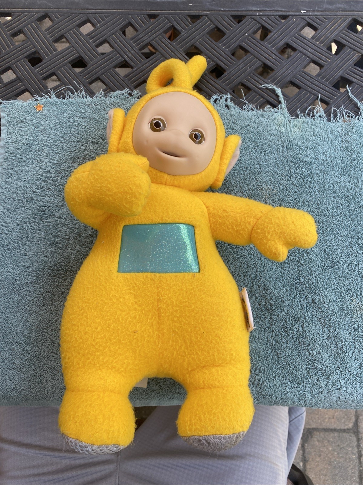 1998 Teletubies Talking La La Toy (Talking Feature Doesn’t Work)