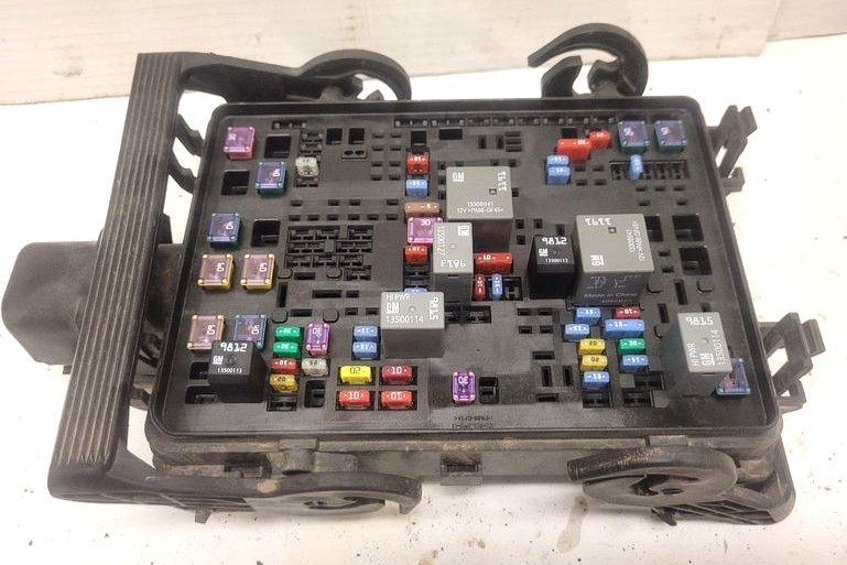 2014-2017 Chevy Truck-Silverado 1500 2500 3500 Engine Fuse Box Assembly OEM