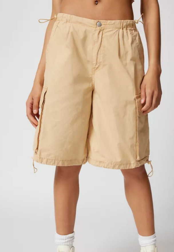 URBAN OUTFITTER\'S Women\'s Dean Poplin Cargo Shorts TAN Pockets Size Large