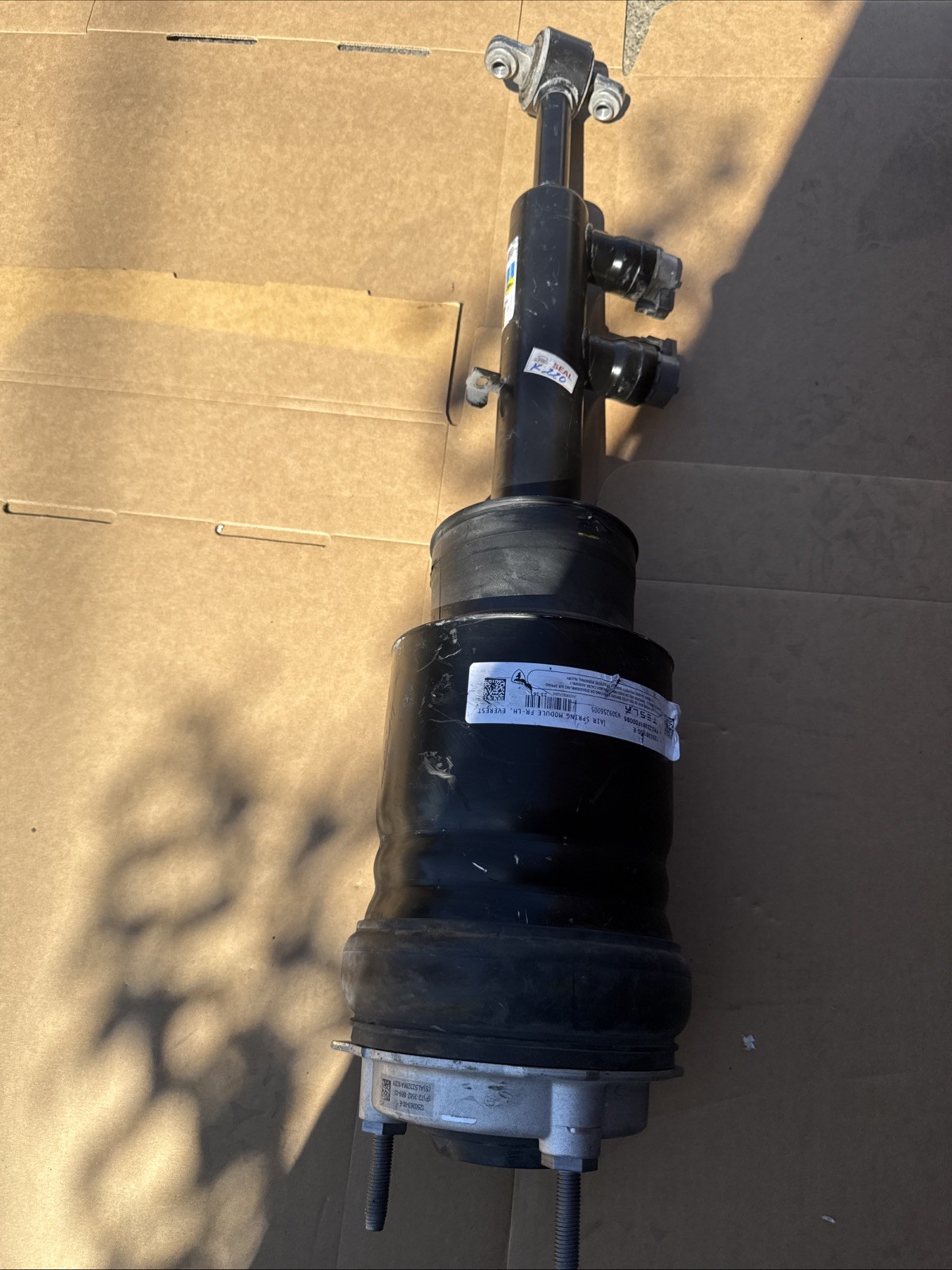 ⭕24-25 Tesla Cybertruck Front Left Air Shock Absorber Spring Strut 1250361-00-E