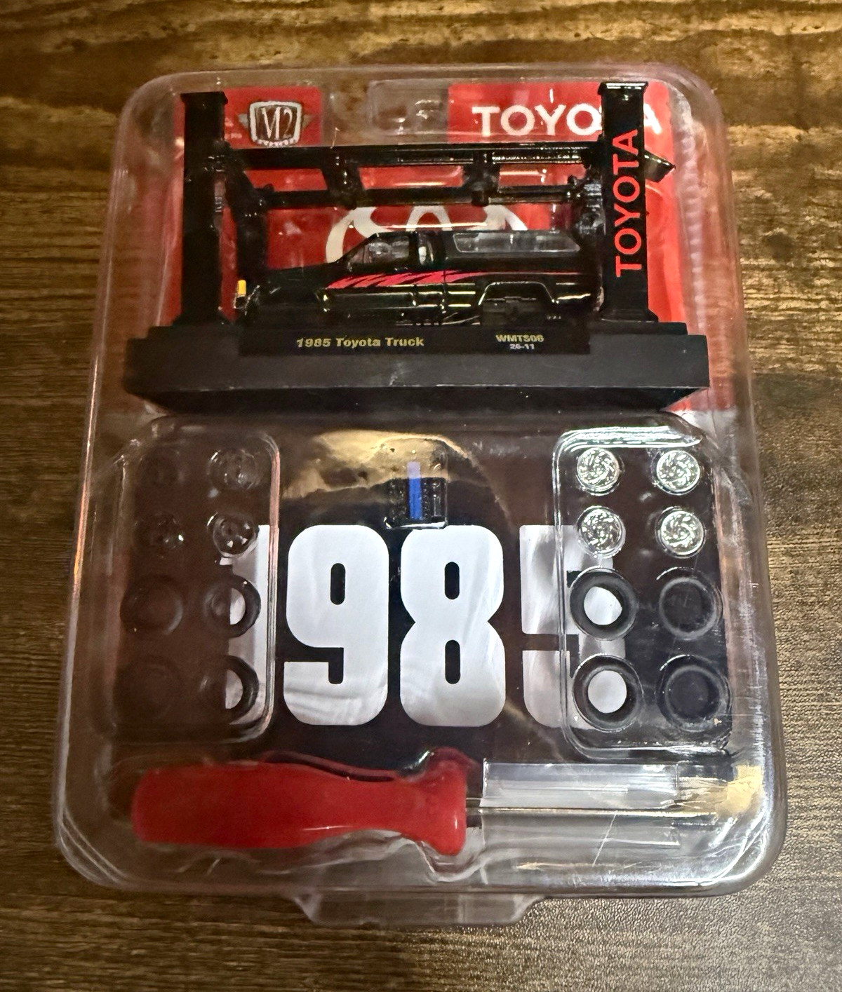 🔥M2 Machines Model Kit 1:64 1985 Toyota Truck Black/Red Diecast Unopened🔥 🔥M2 Machines Model Kit 1:64 1985 Toyota Truck Black/Red Diecast Unopened🔥